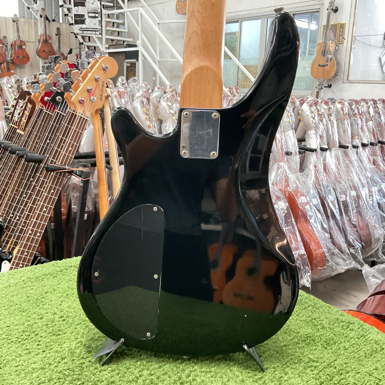 กีต้าร์เบส BUSKER'S