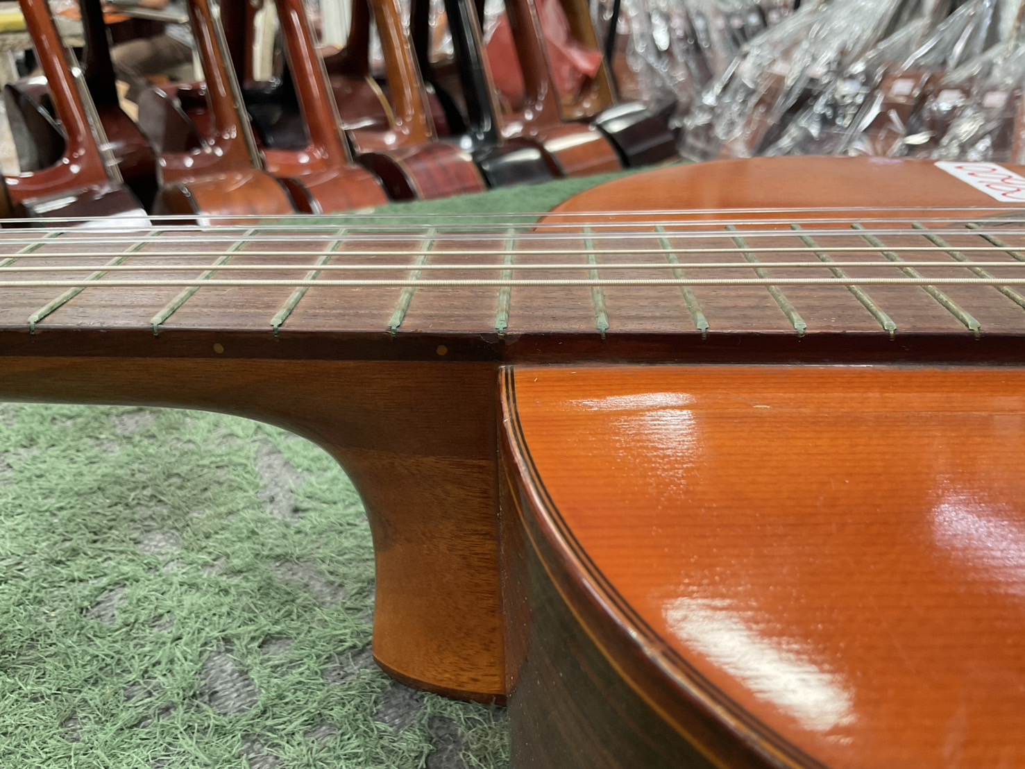 กีต้าร์คลาสสิค Abe Gut : 63D