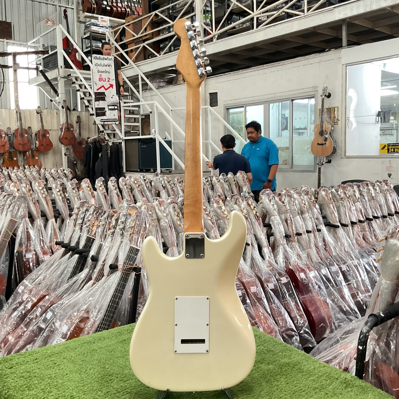 กีต้าร์ไฟฟ้า Mavis