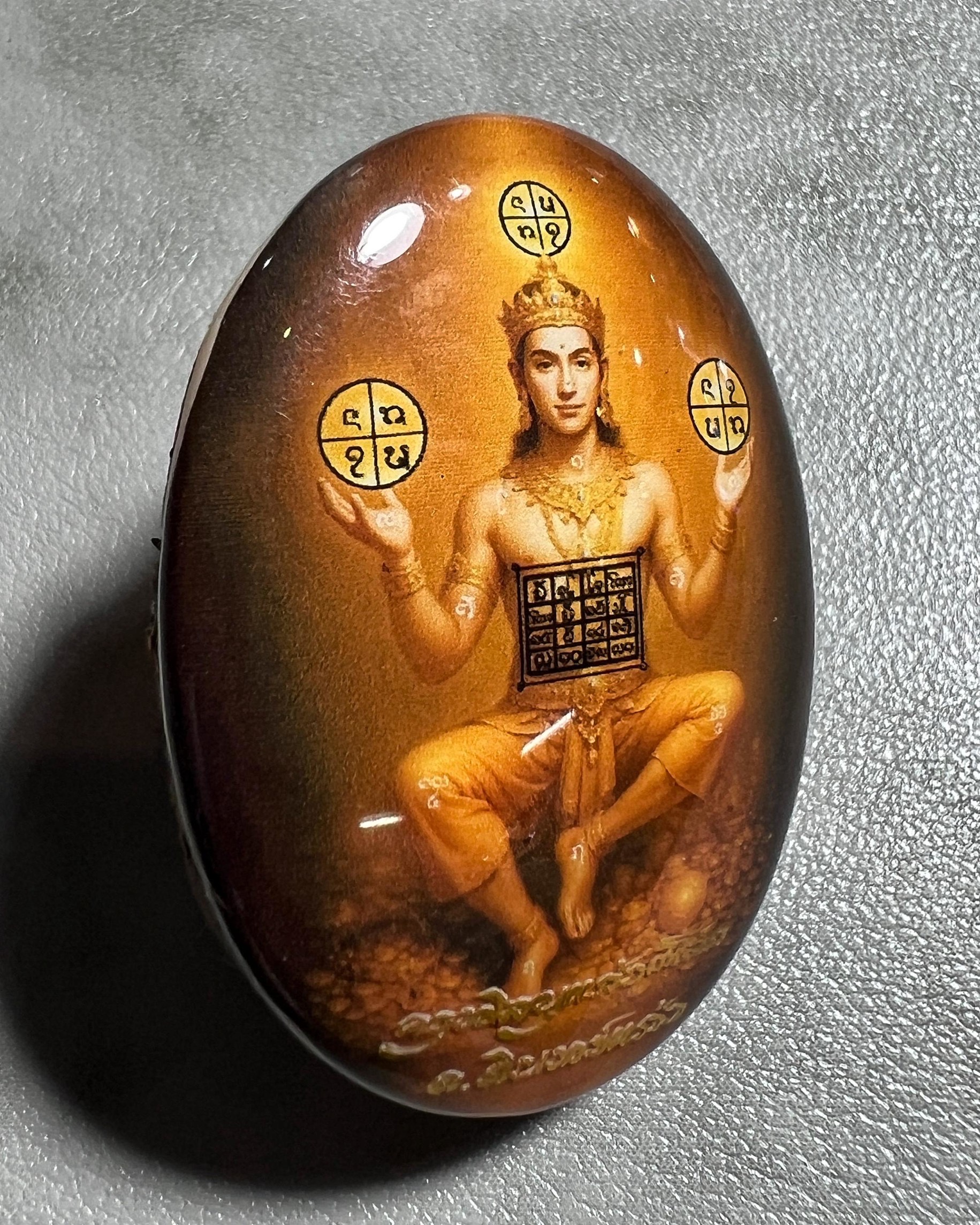 ล็อกเก็ตครูพิสนูแก้ว3โลก (ขนาดกลาง) Three Sacred Orbs God Locket. (medium size) SKU-04003