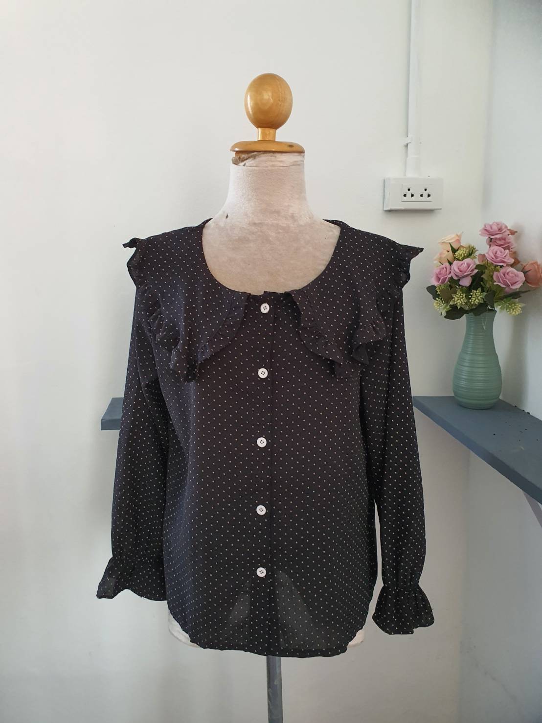 FF05157 เสื้อผ้ามือสอง สีดำลายจุด อก 37 นิ้ว