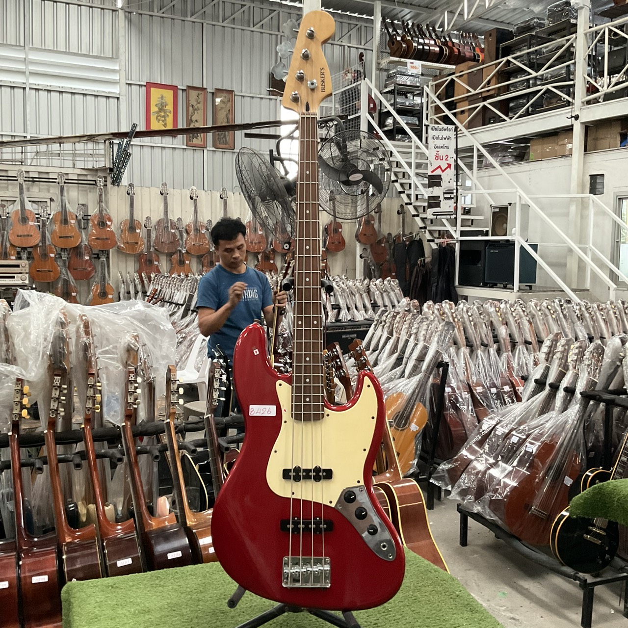 กีต้าร์เบส BUSKER'S