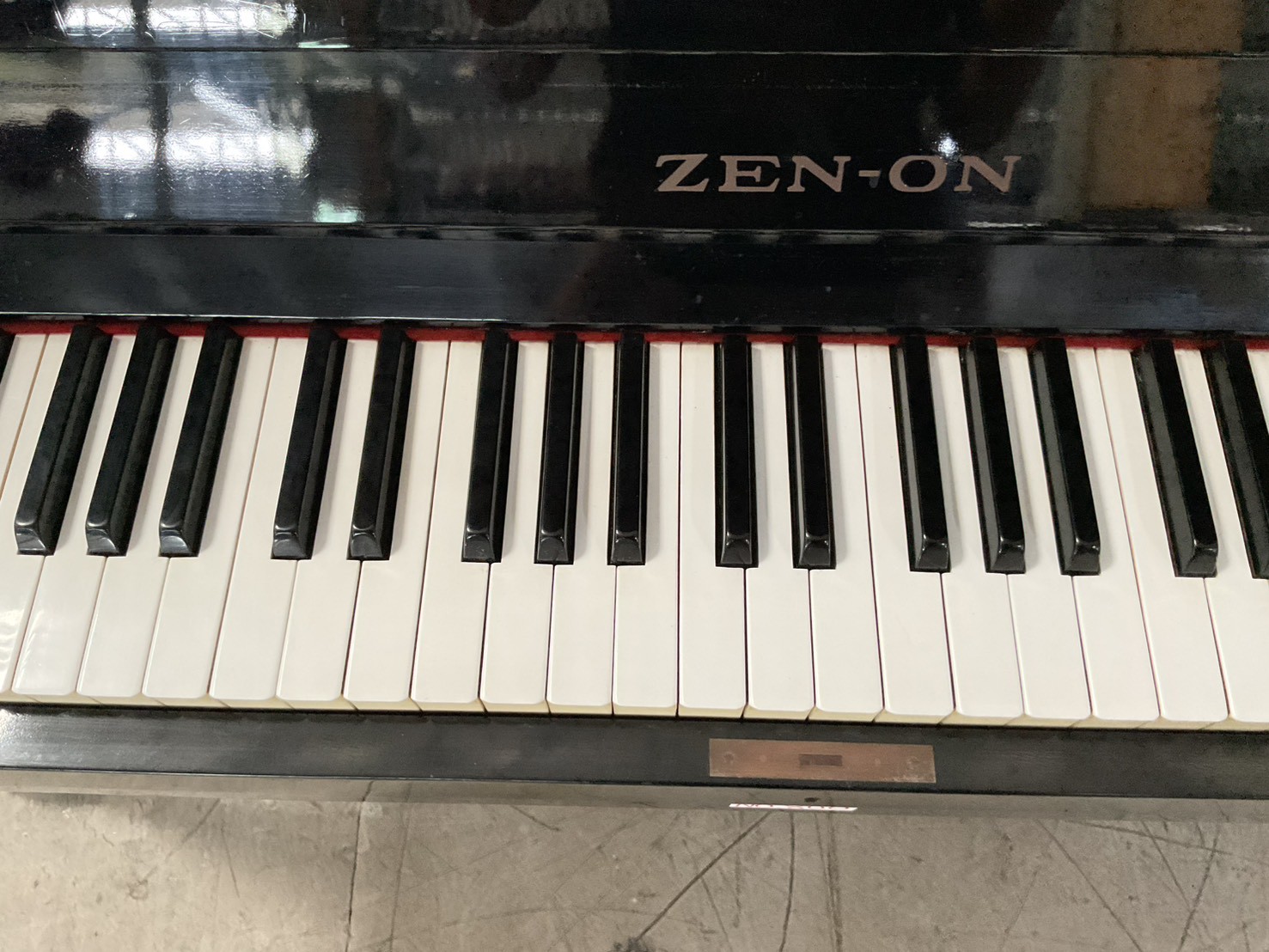 เปียโนอัพไลท์ ZEN-ON : UZ-235