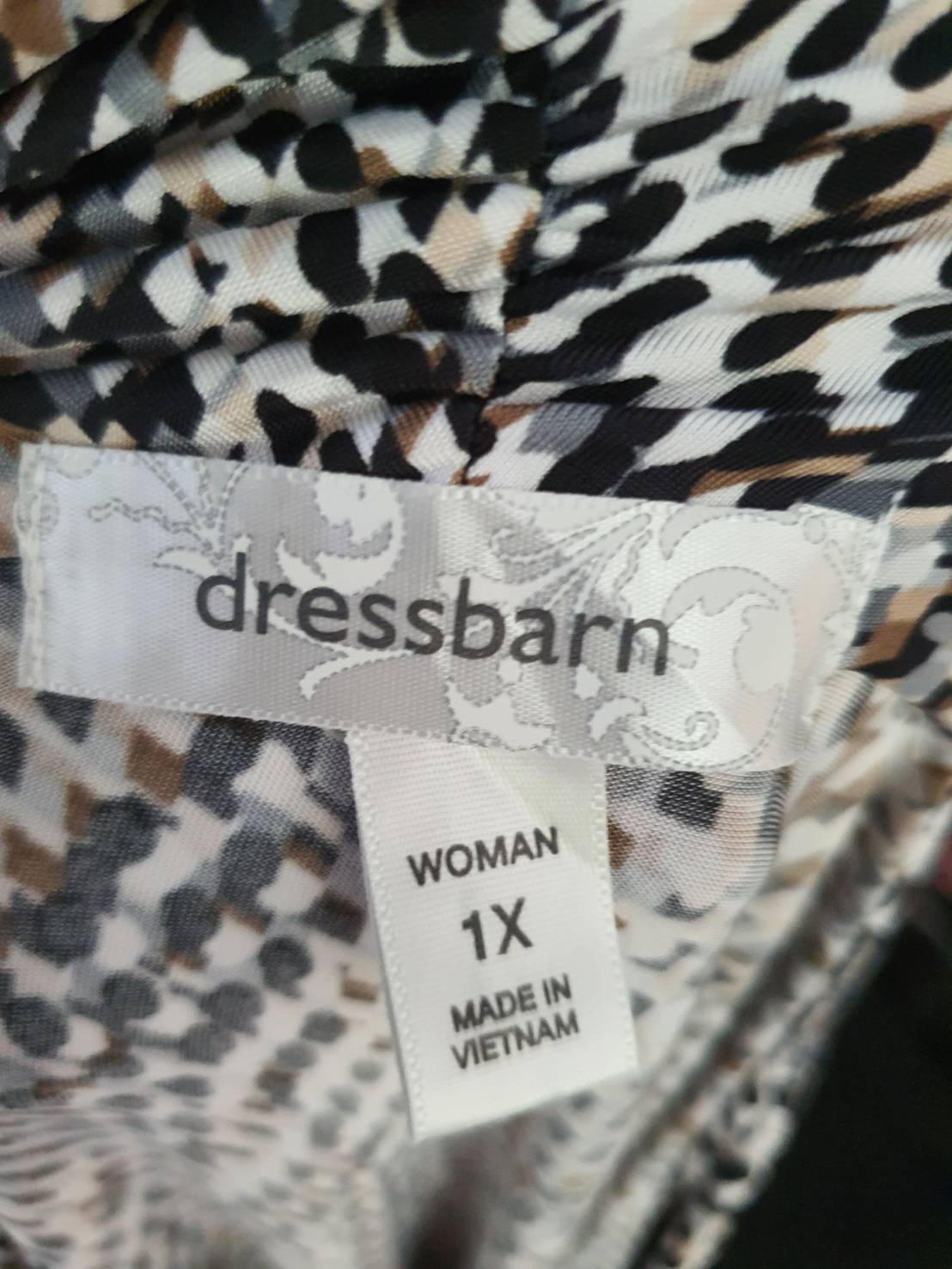 FF05651 เสื้อแฟชั่นมือสอง คอถ่วง แบรนด์ dressbarn อก 40-48 นิ้ว