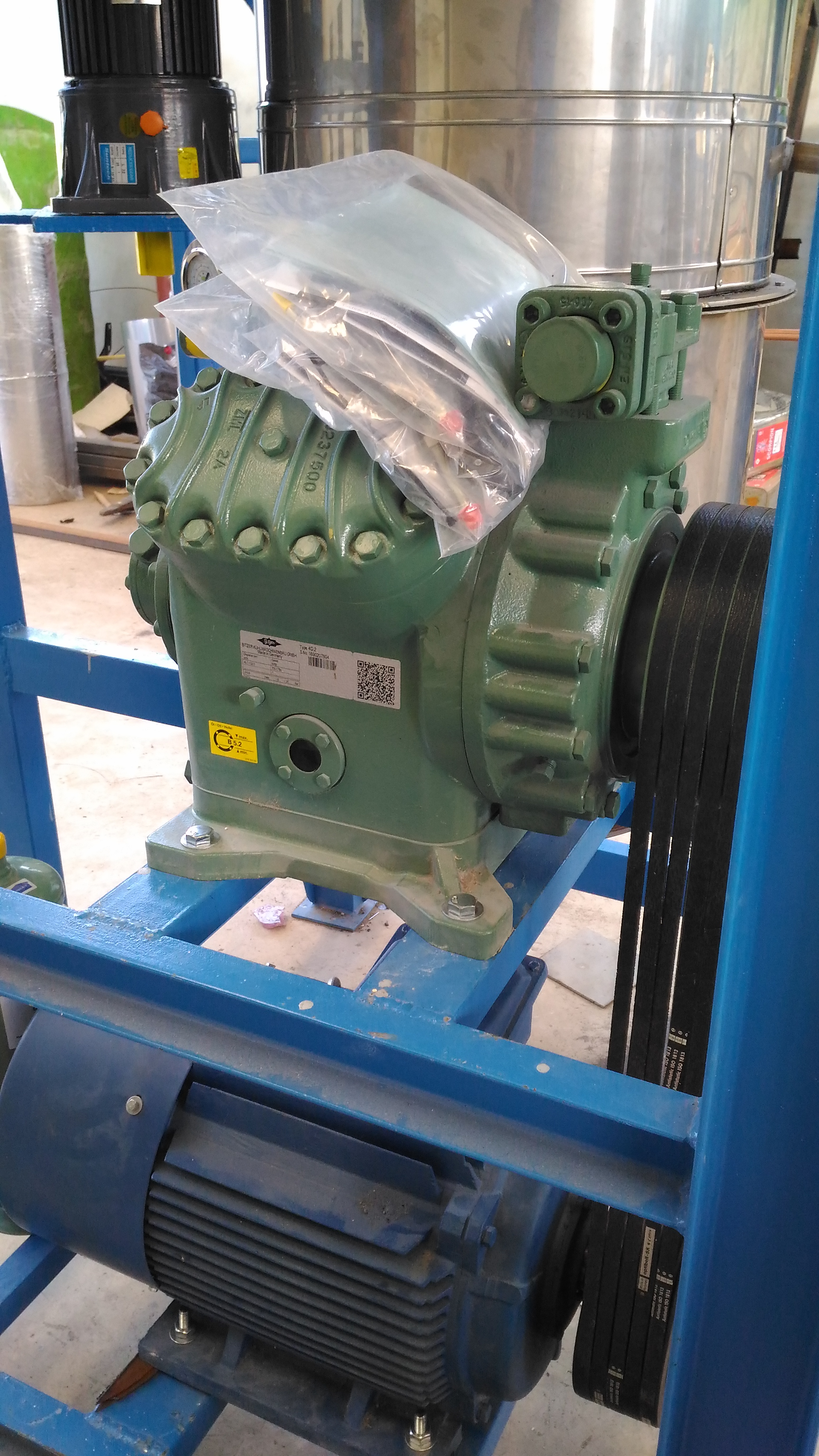 เครื่องผลิตน้ำแข็งหลอด ขนาด 5 ตัน,คอมเพรสเซอร์ Bitzer,น้ำยาทำความเย็น R-22