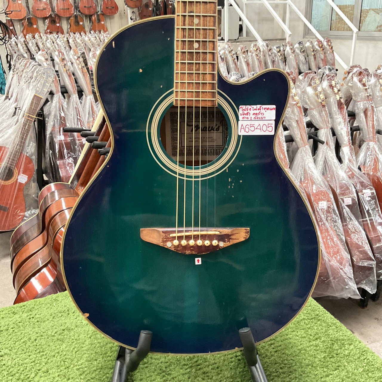 กีต้าร์โปร่งไฟฟ้า Mavis