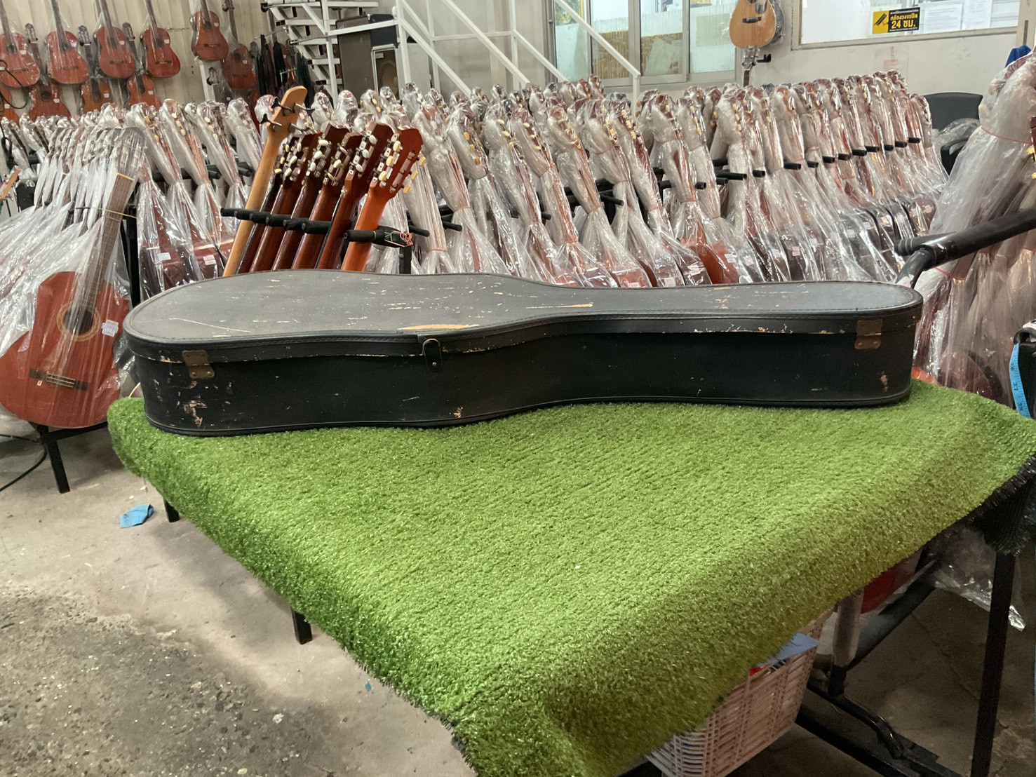 กล่องเคสกีต้าร์คลาสสิค