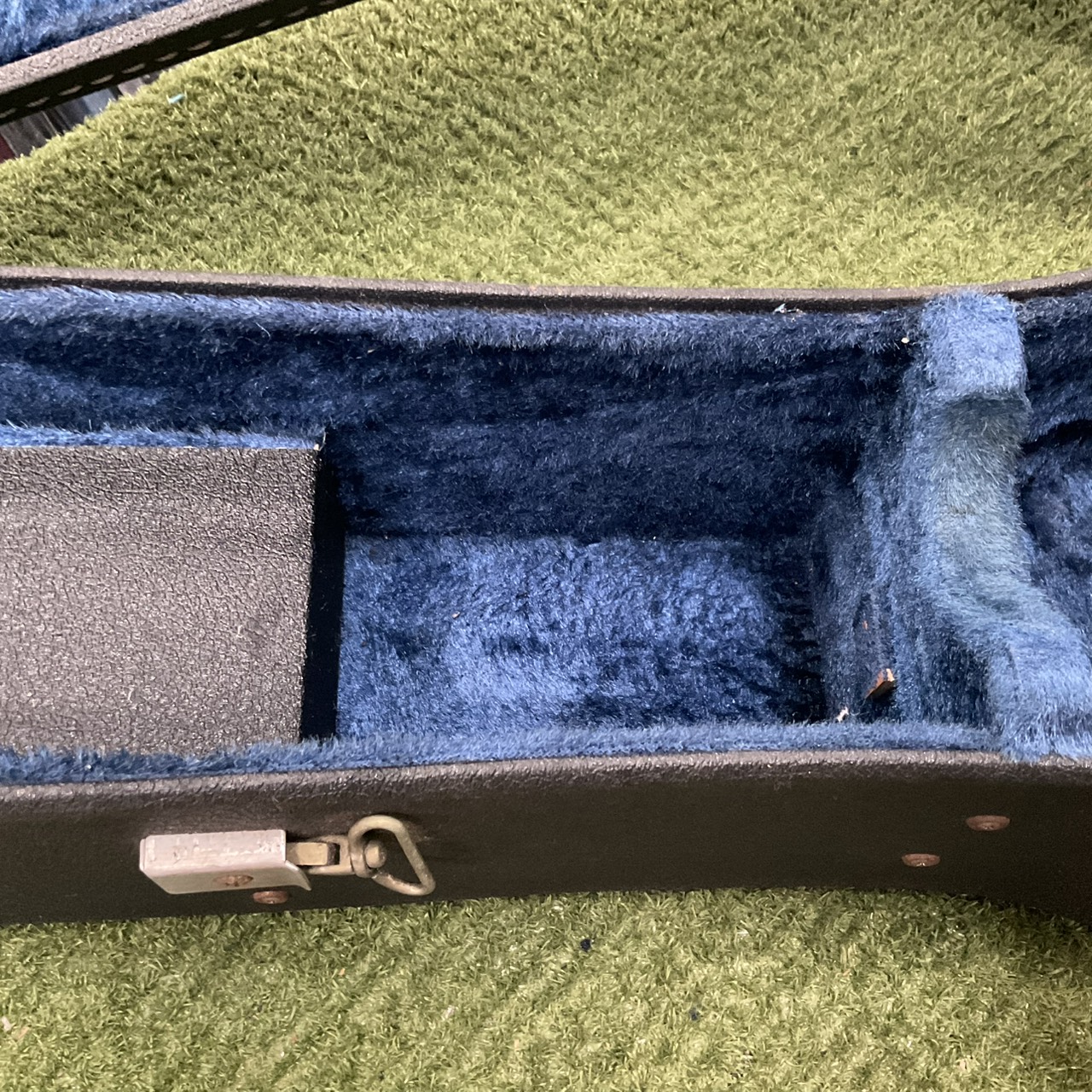 กล่องเคสกีต้าร์โปร่ง