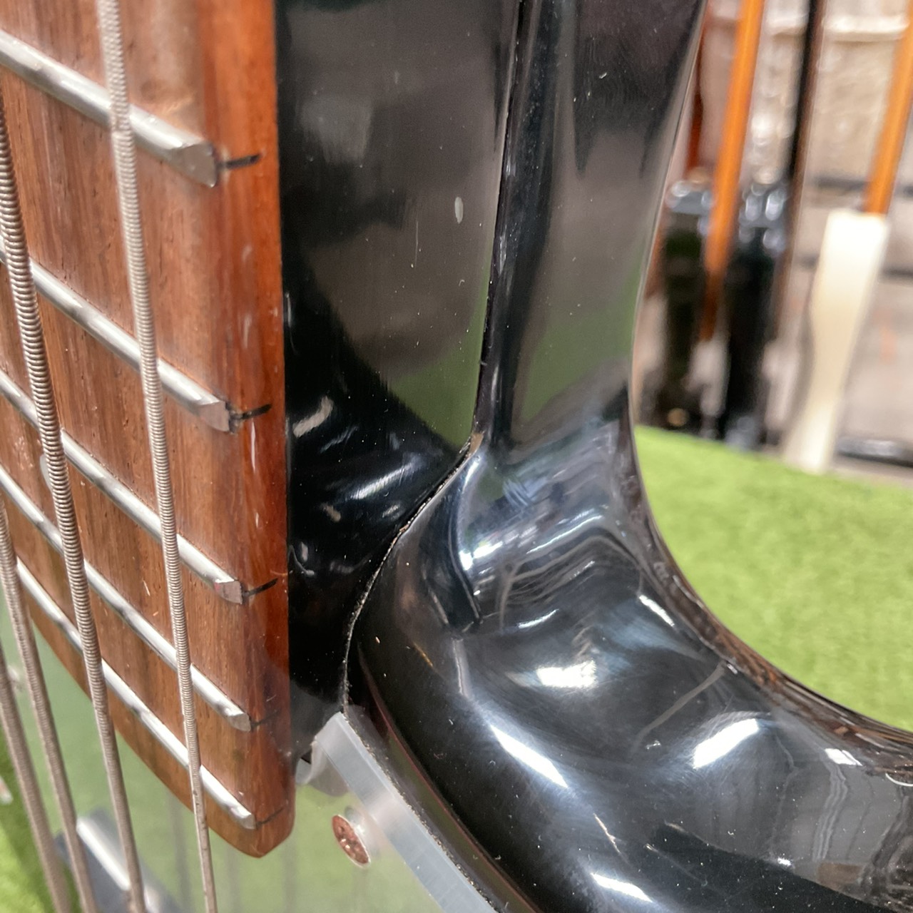 กีต้าร์เบส BUSKER'S