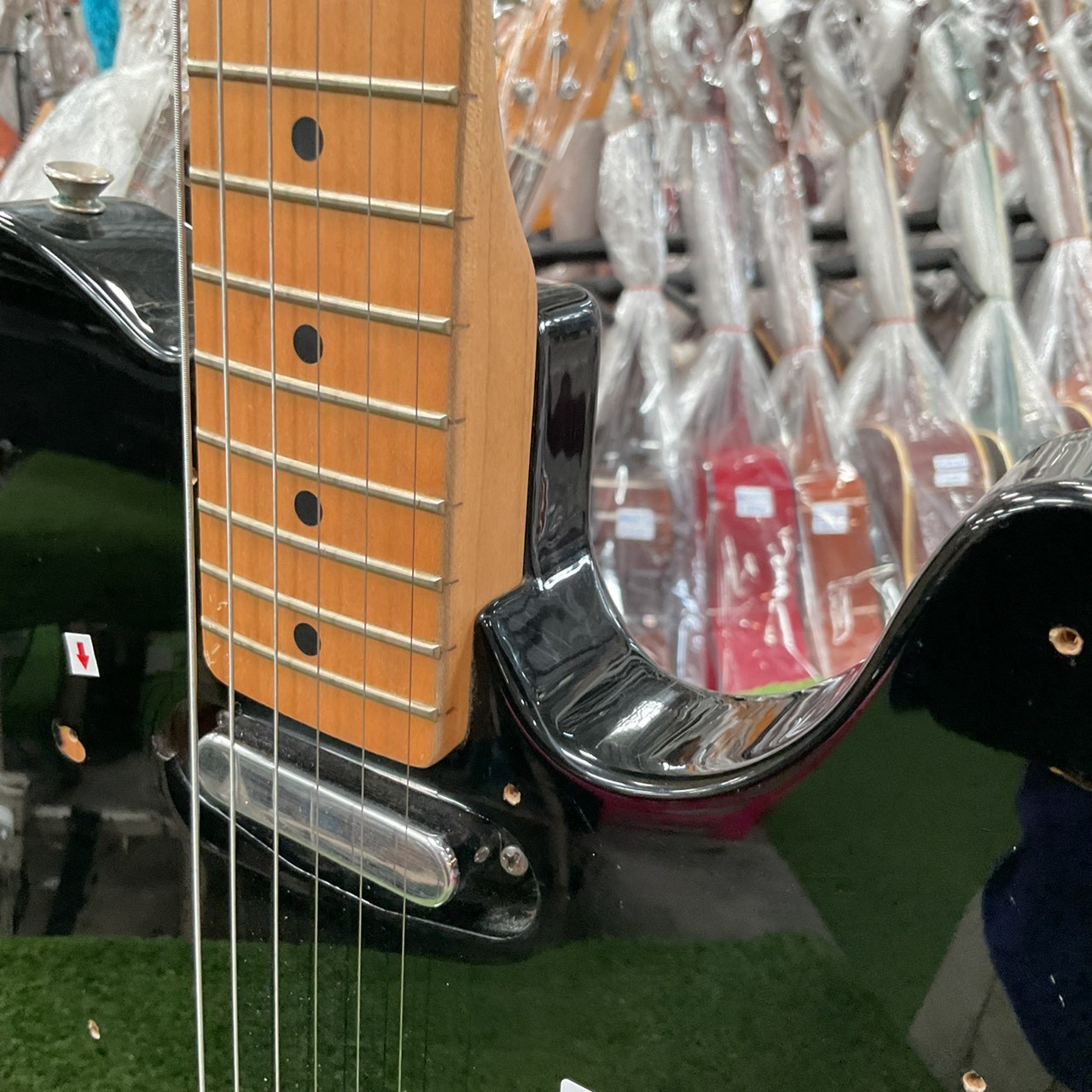 กีต้าร์ไฟฟ้า SQUIER