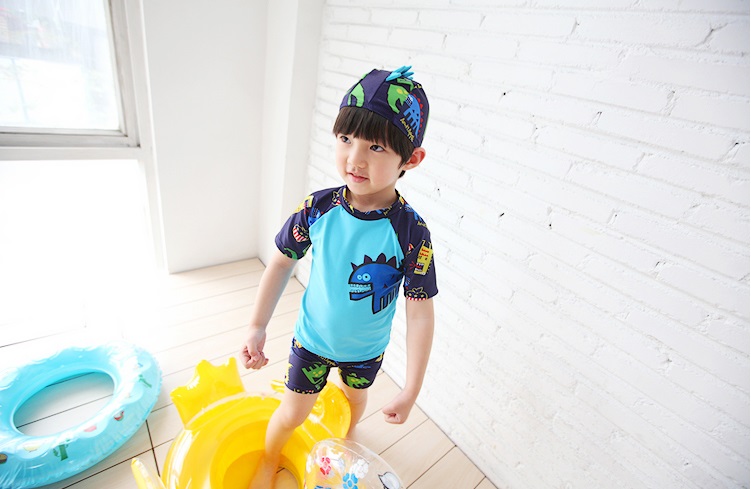 ชุดว่ายน้ำเด็กชายลายไดโนเสาร์ สีฟ้า