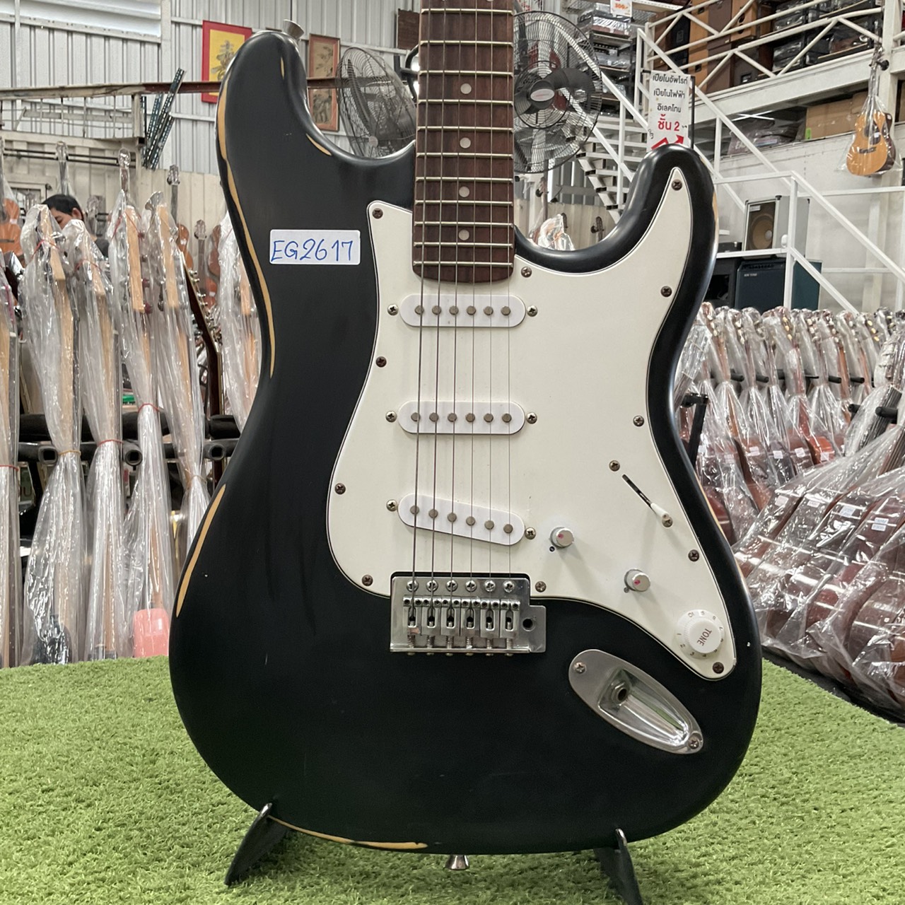 กีต้าร์ไฟฟ้า ยี่ห้อตามภาพ