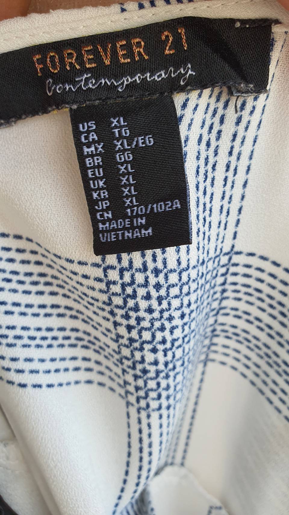 FF02856 เสื้อผ้ามือสอง ชีฟอง สรขาวลาย แบรนด์ Forever21 อก free