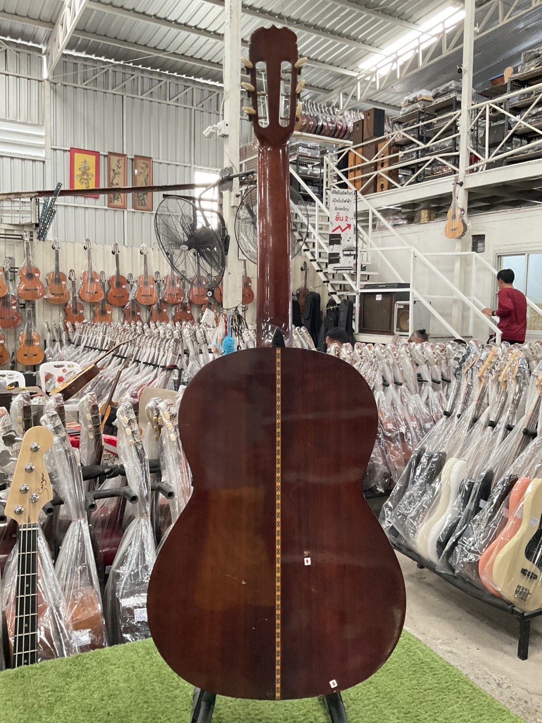 กีต้าร์คลาสสิค CLARK GUITAR : NO.10