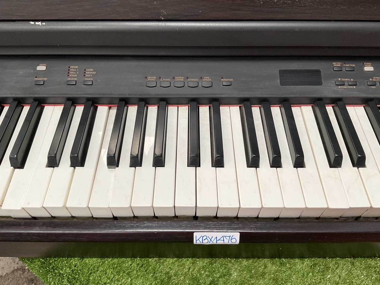 เปียโน YAMAHA : CLP-820 สินค้าไม่พร้อมใช้งาน (ต้องซ่อม)