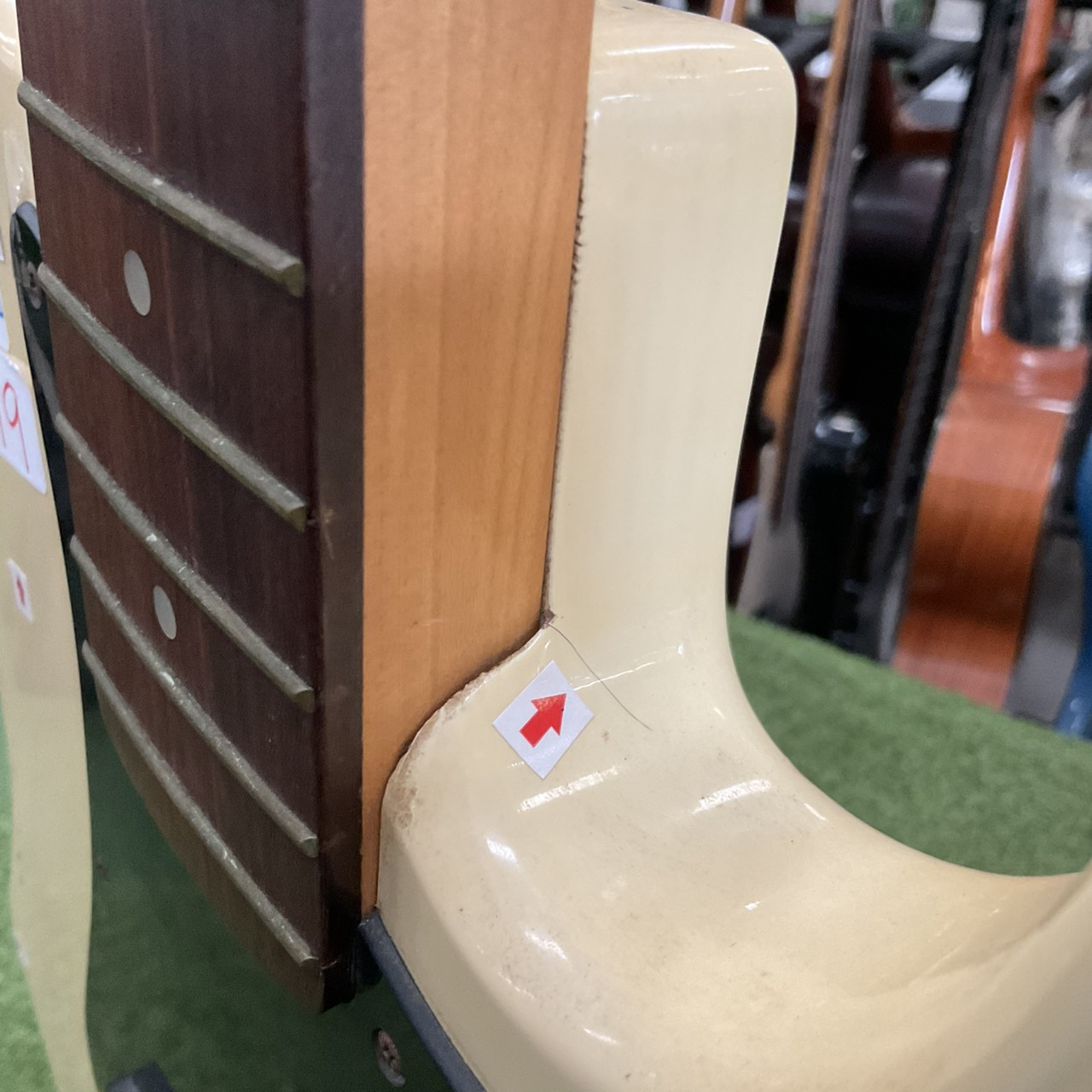 กีต้าร์เบส Birth สินค้าไม่พร้อมใช้งาน (ต้องซ่อม)