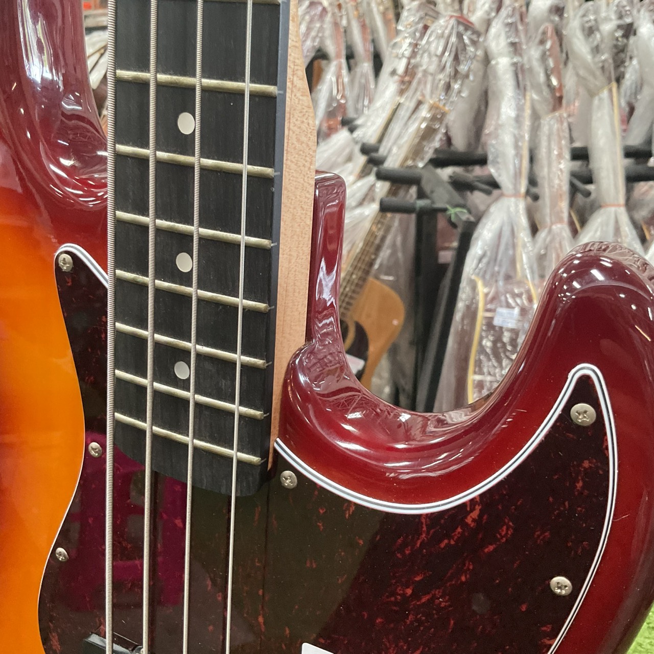 กีต้าร์เบส PHOTOGENIC