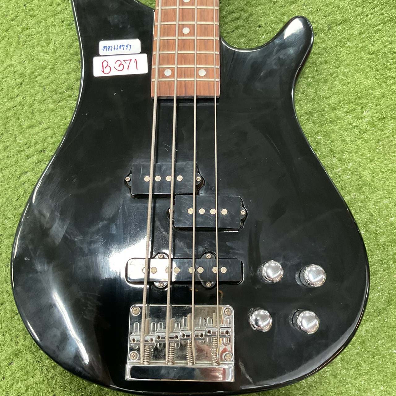 กีต้าร์เบส BUSKER'S