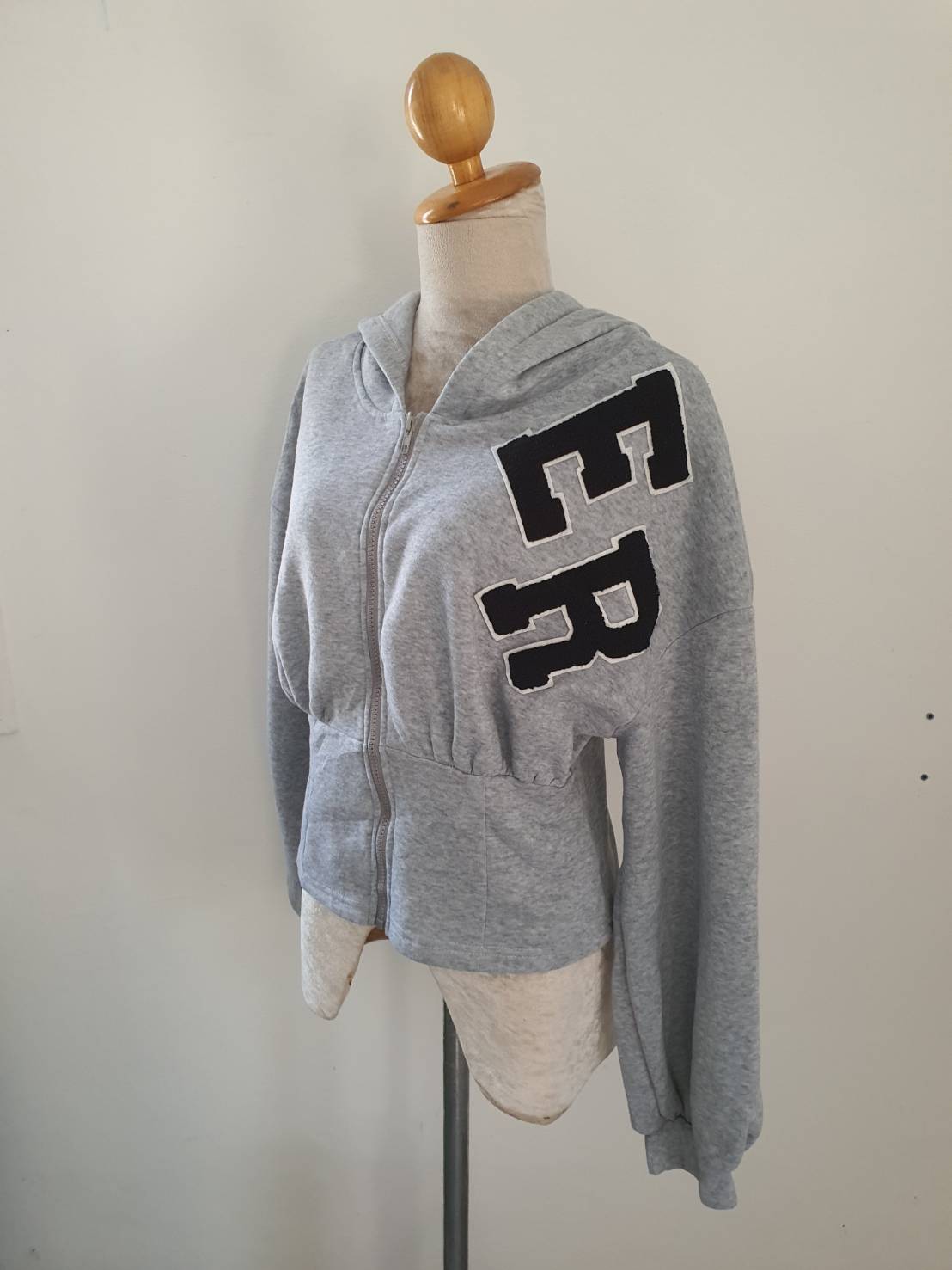 FF05928 เสื้อสเวตเตอร์ฮูด สีเทา แบรนด์ shein มือสองเหมือนไม่ได้ใส่ อก 40 นิ้ว