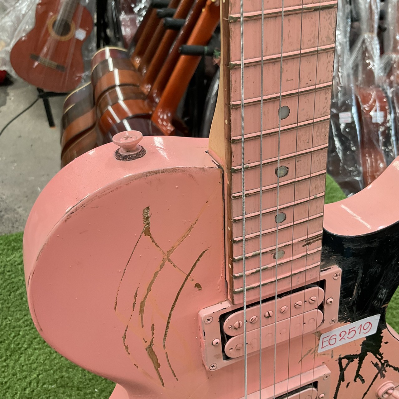 กีต้าร์ไฟฟ้า Burny