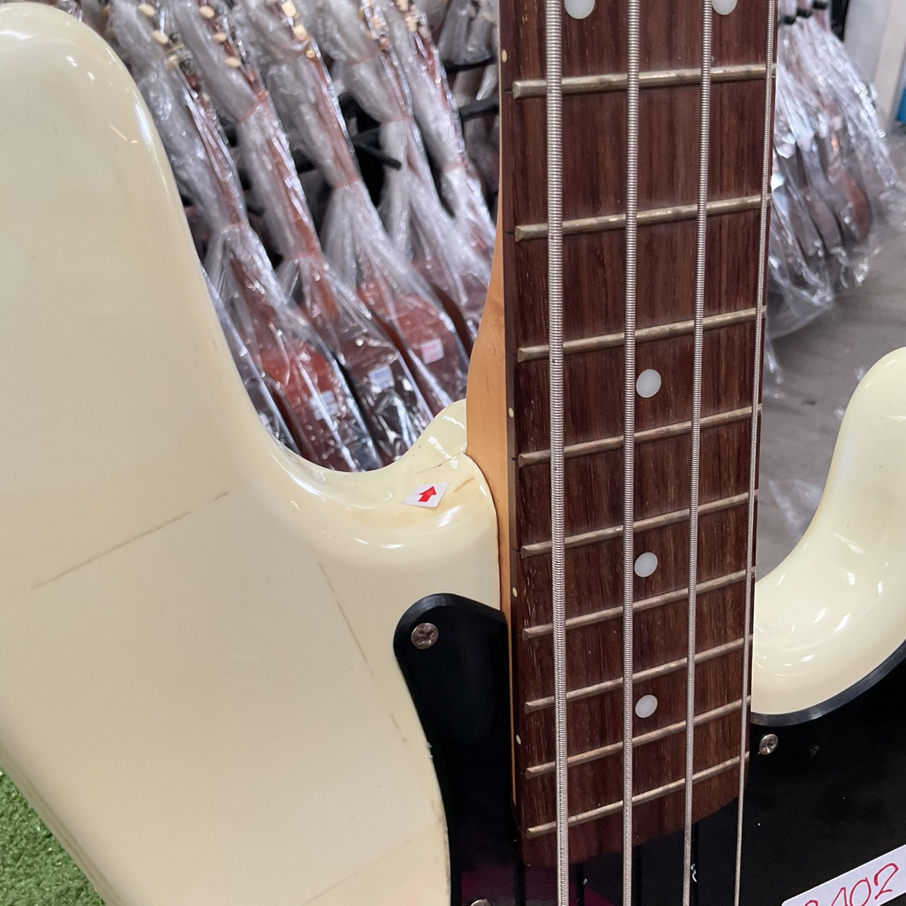 กีต้าร์เบส Legend