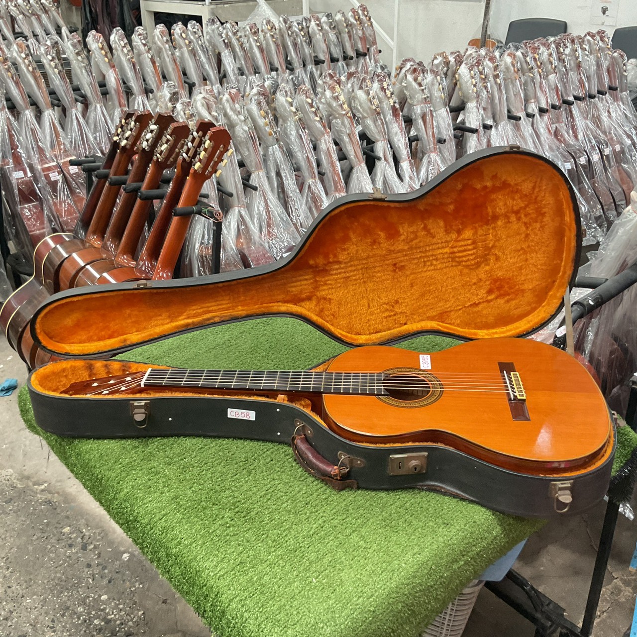 กล่องเคสกีต้าร์คลาสสิค