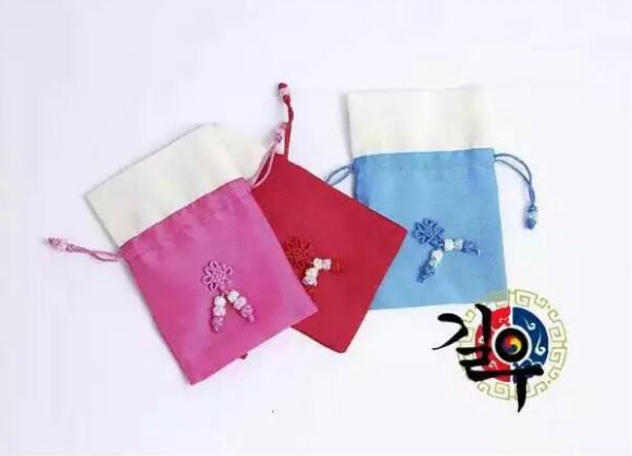 กระเป๋าเกาหลี กระเป๋าผ้าเกาหลี ถุงผ้าใส่ของสไตล์เกาหลี 한국 전통 복주머니 한국 컬러 스트립 복주머니 선물