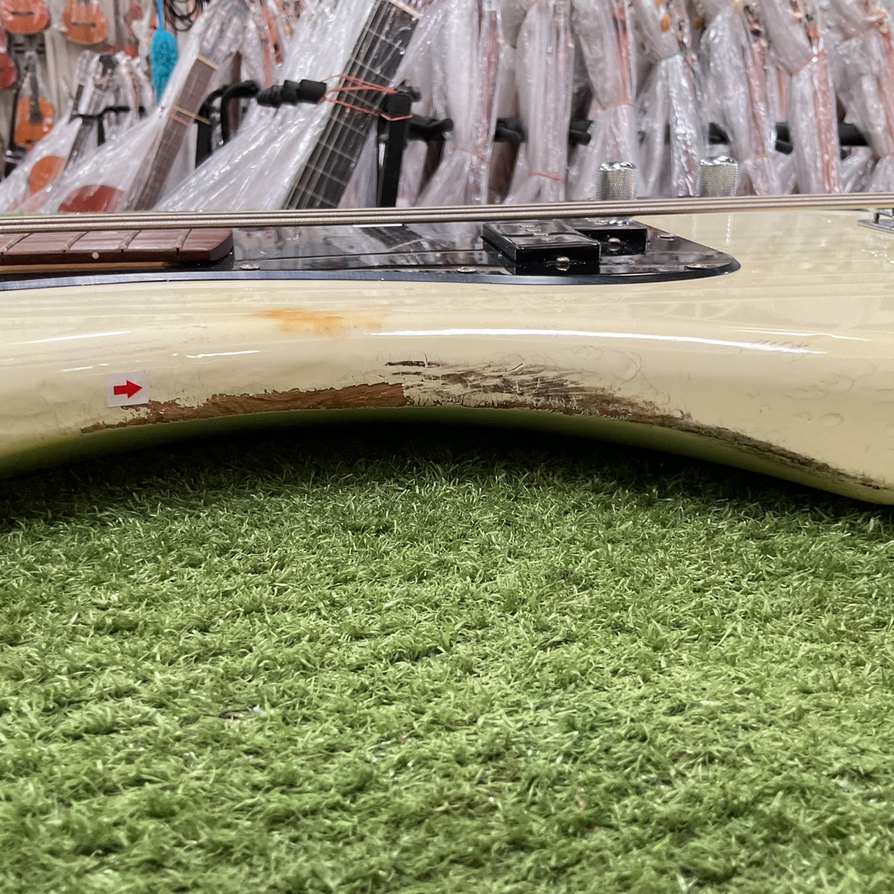 กีต้าร์เบส Legend