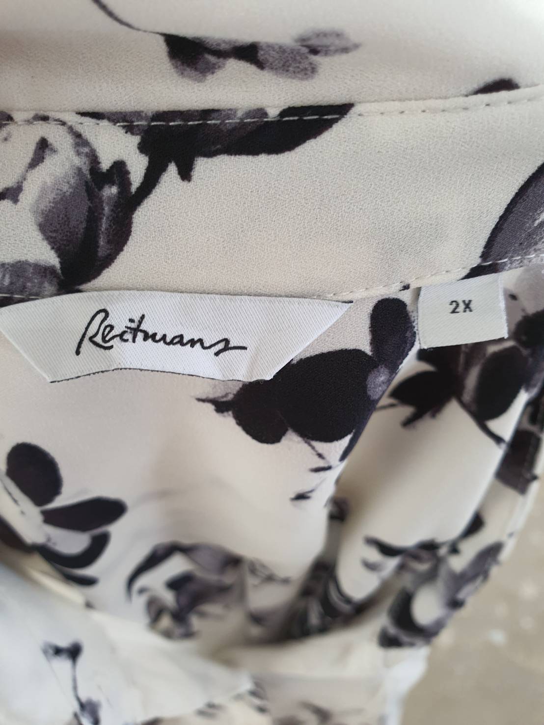 FF03895 รเสื้อผ้ามือสอง สีขาวลาย แบรนด์ REITMANS อก free-50 นิ้ว