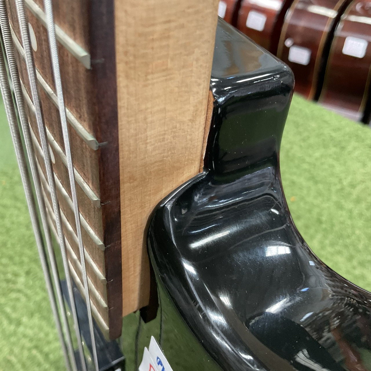 กีต้าร์เบส BUSKER'S