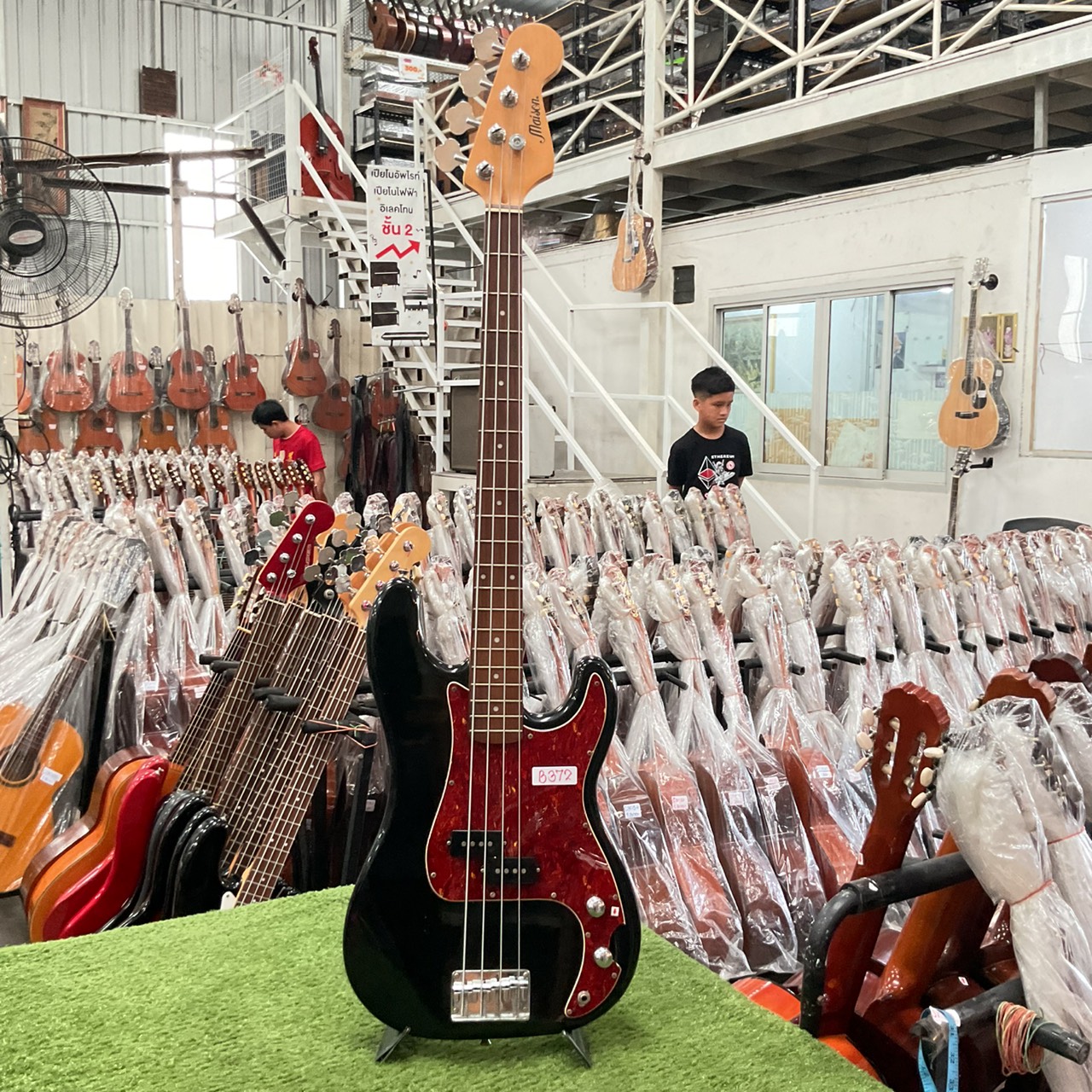 กีต้าร์เบส Maison