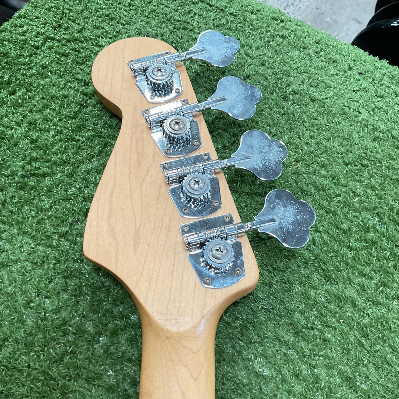 กีต้าร์เบส Maison