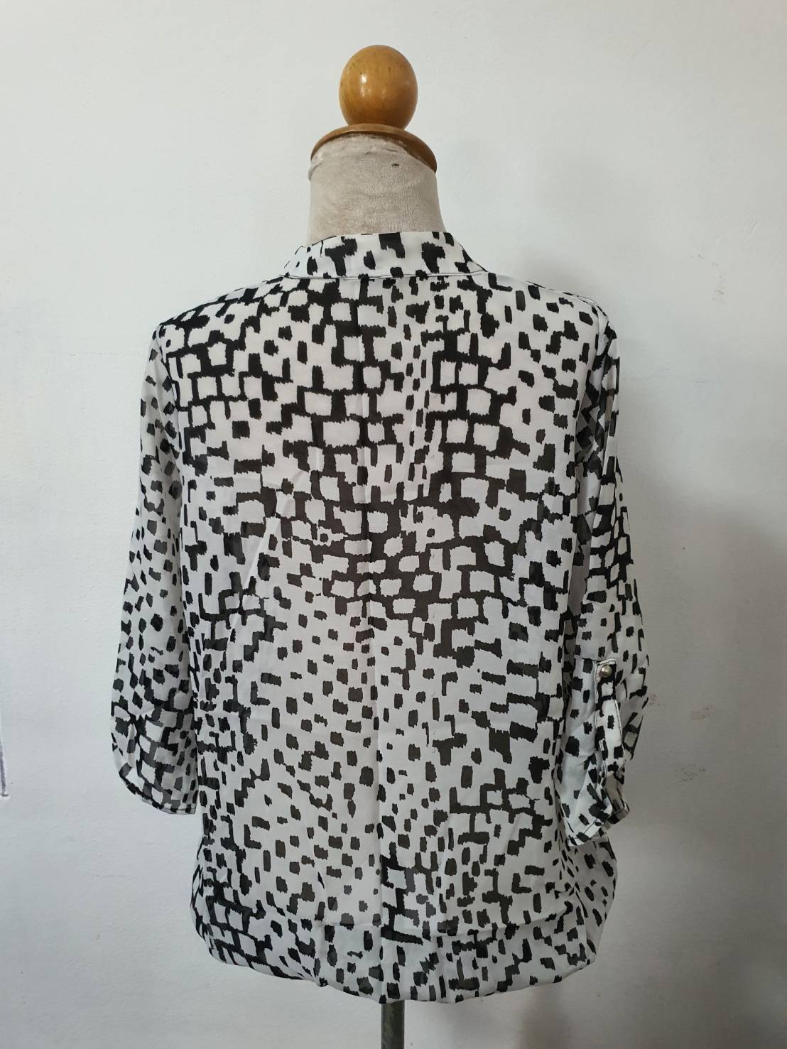 FF06394 เสื้อชีฟอง มือสอง สีขาวลายดำ อก 43 นิ้ว