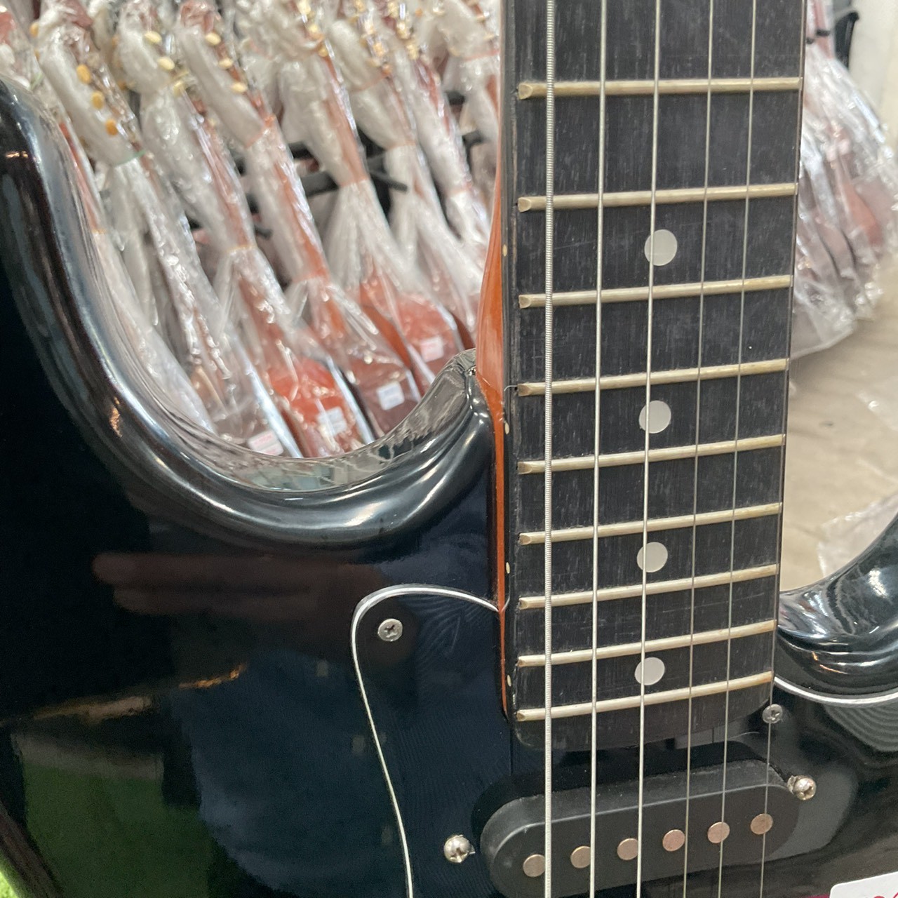 กีต้าร์ไฟฟ้า Tomson