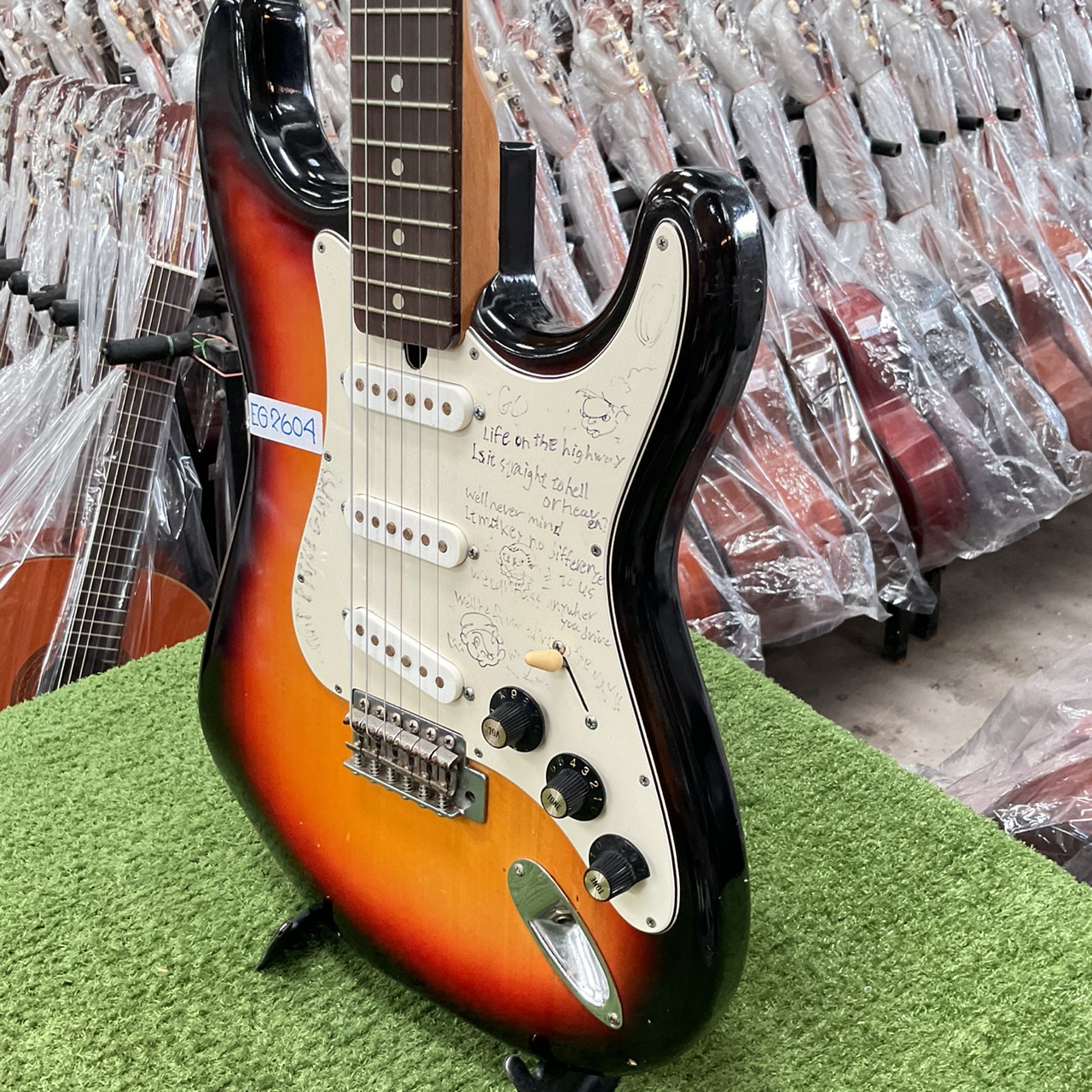 กีต้าร์ไฟฟ้า HOLLY : SPLENDOR