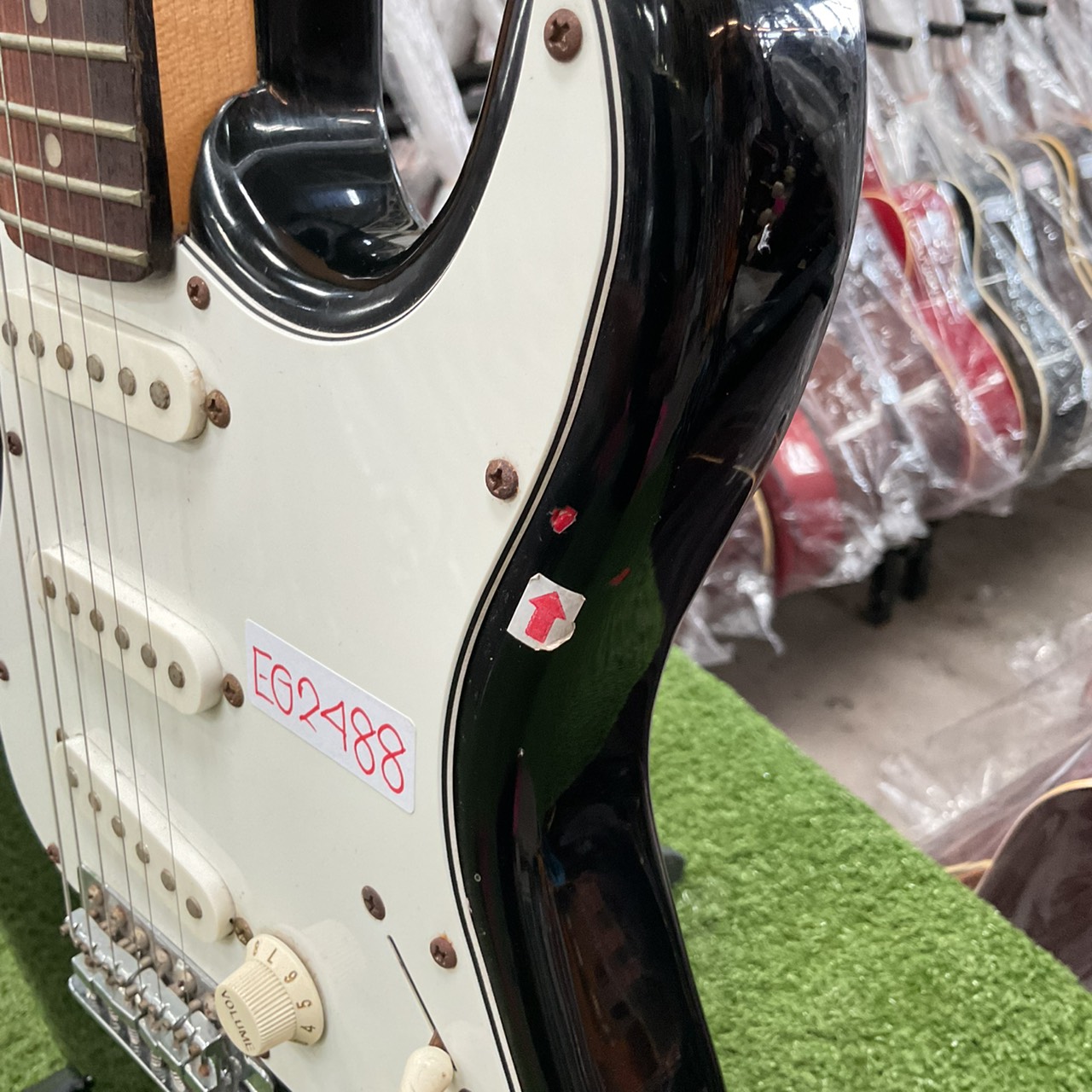 กีต้าร์ไฟฟ้า ยี่ห้อตามภาพ