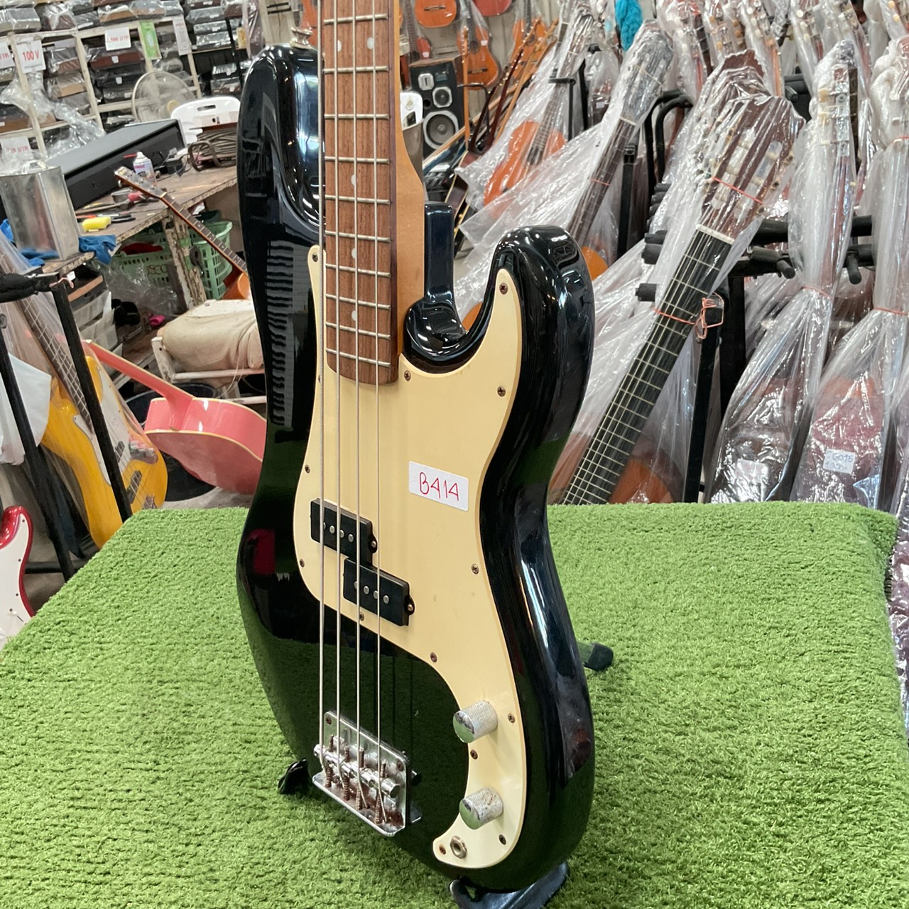 กีต้าร์เบส BUSKER'S