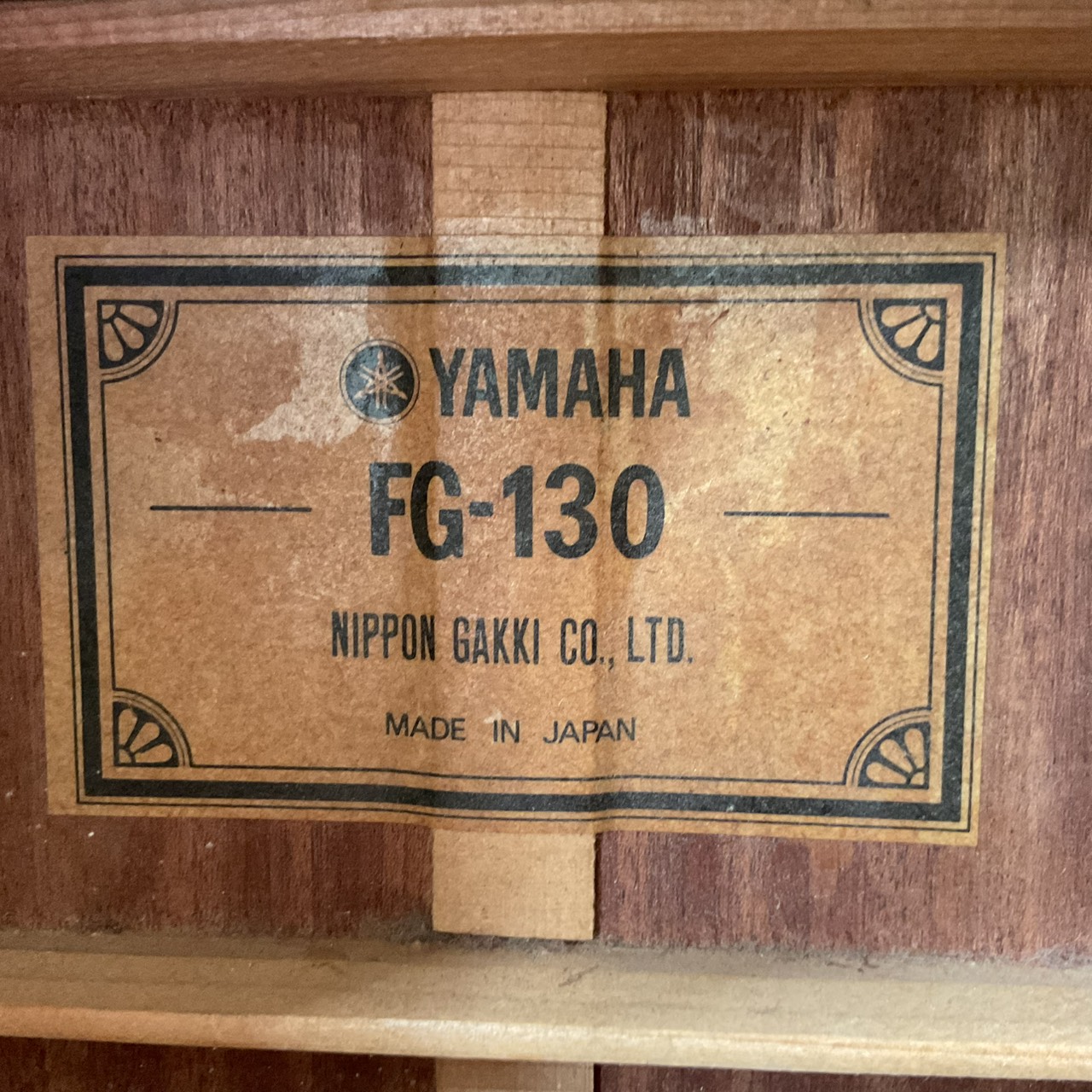 กีต้าร์โปร่ง YAHAMA : FG-130