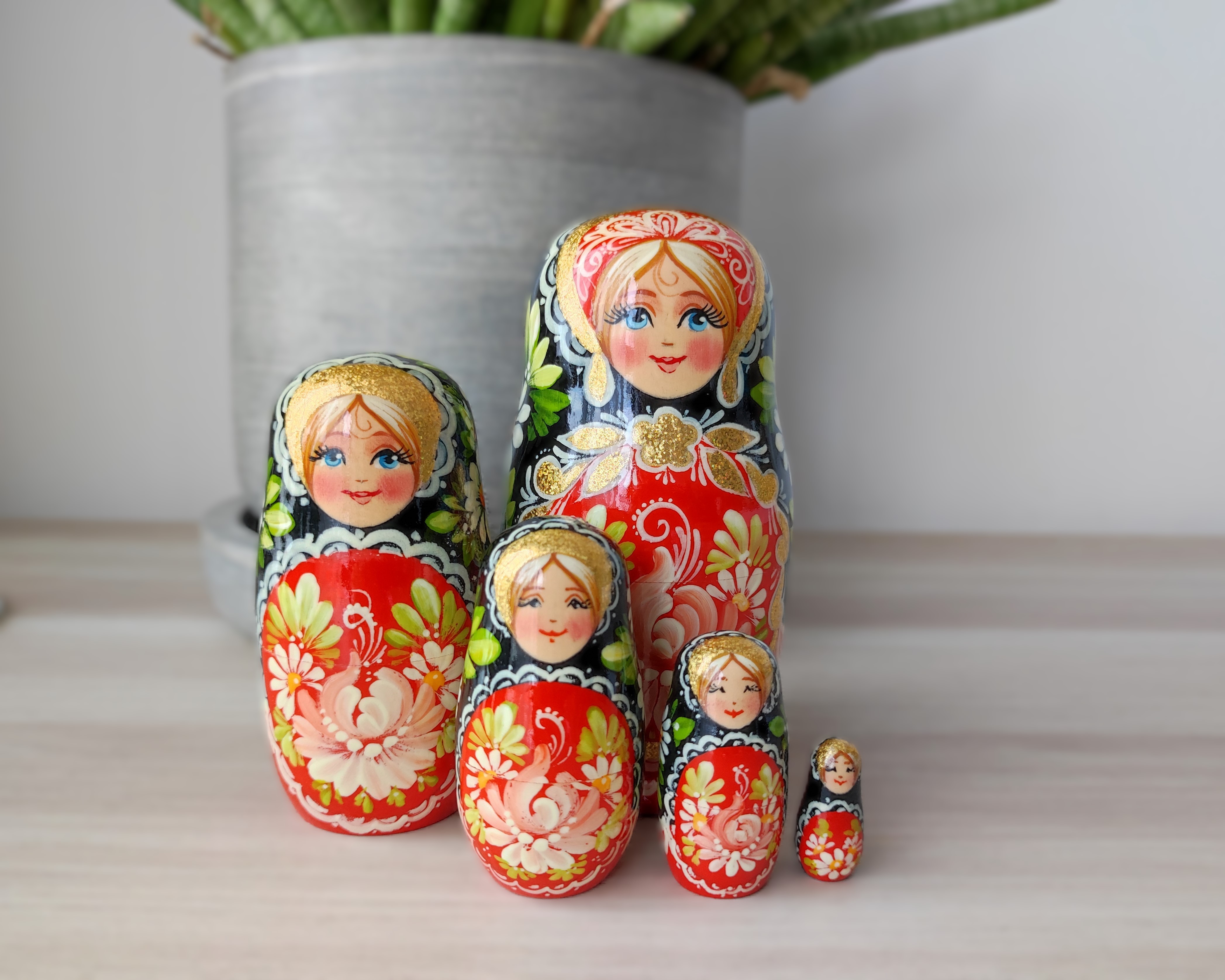 ตุ๊กตาแม่ลูกดก (Matryoshka) - From Russia With Love "Black&Red"