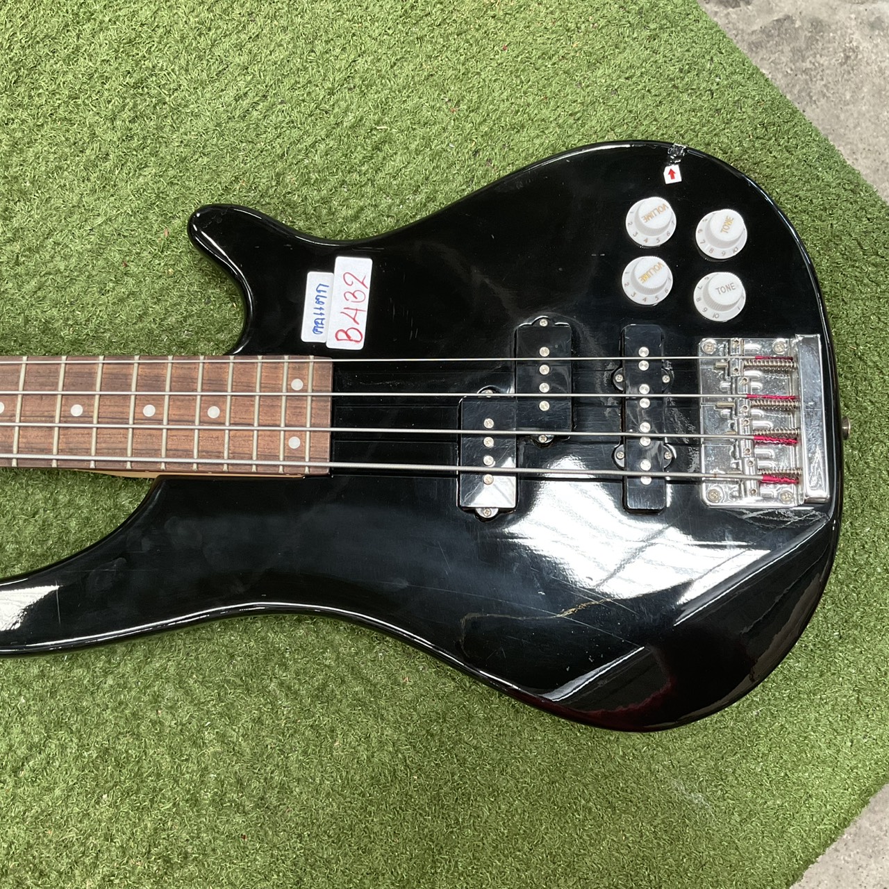 กีต้าร์เบส BUSKER'S