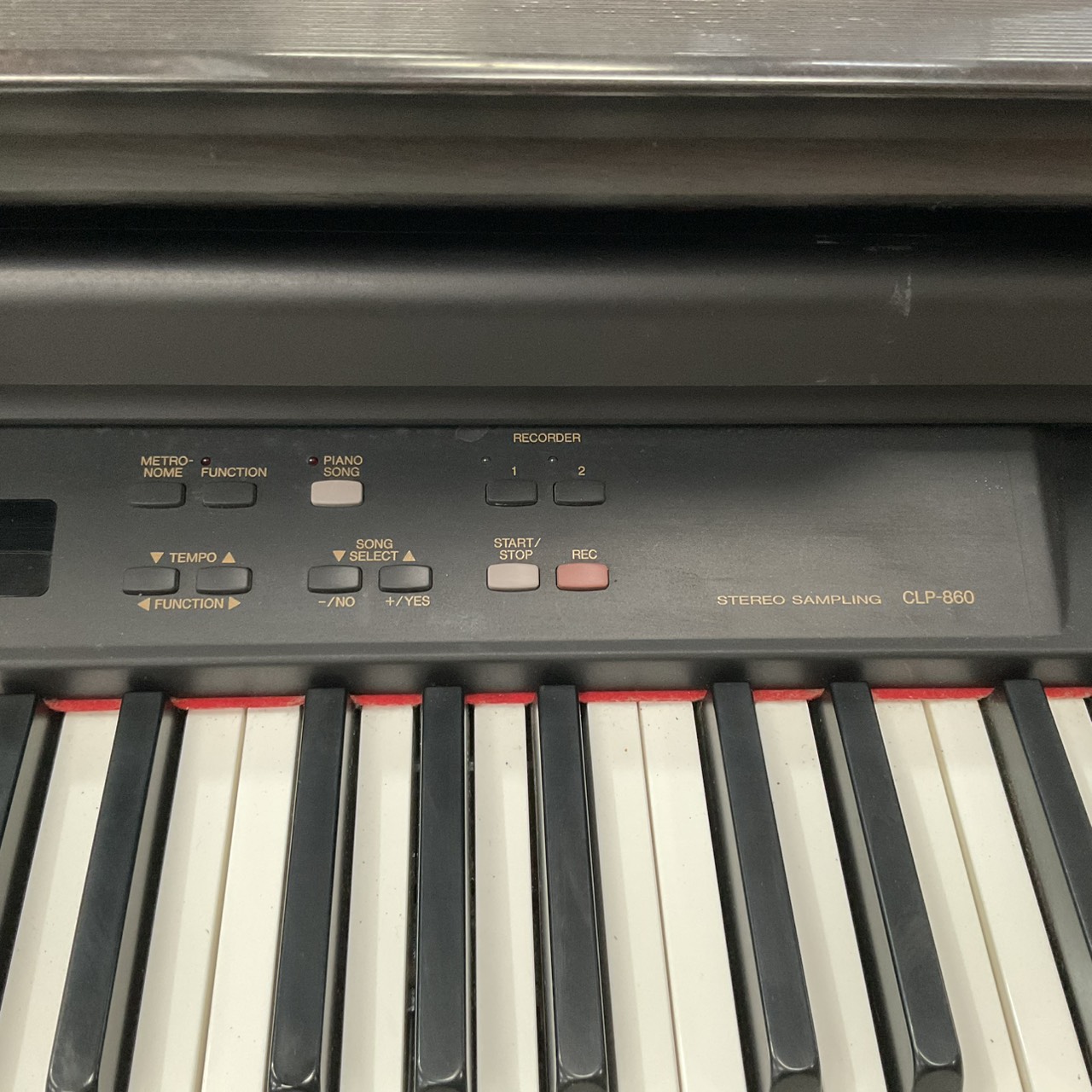 เปียโน YAMAHA : CLP-860 สินค้าไม่พร้อมใช้งาน (ต้องซ่อม)