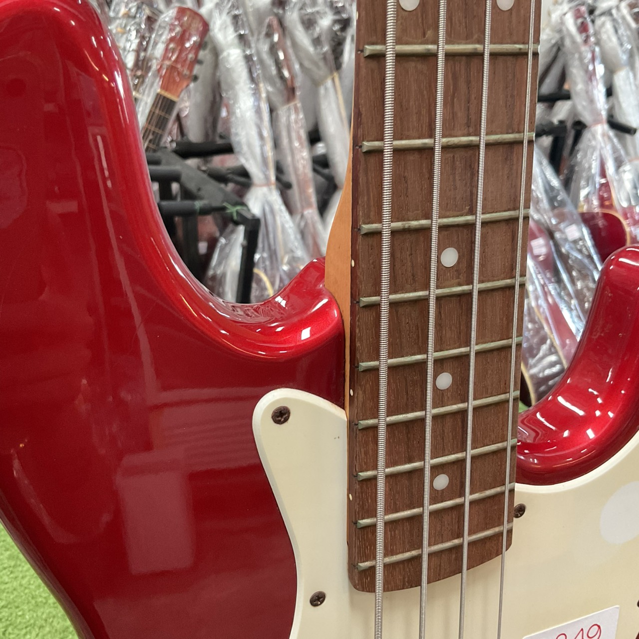 กีต้าร์เบส BUSKER'S