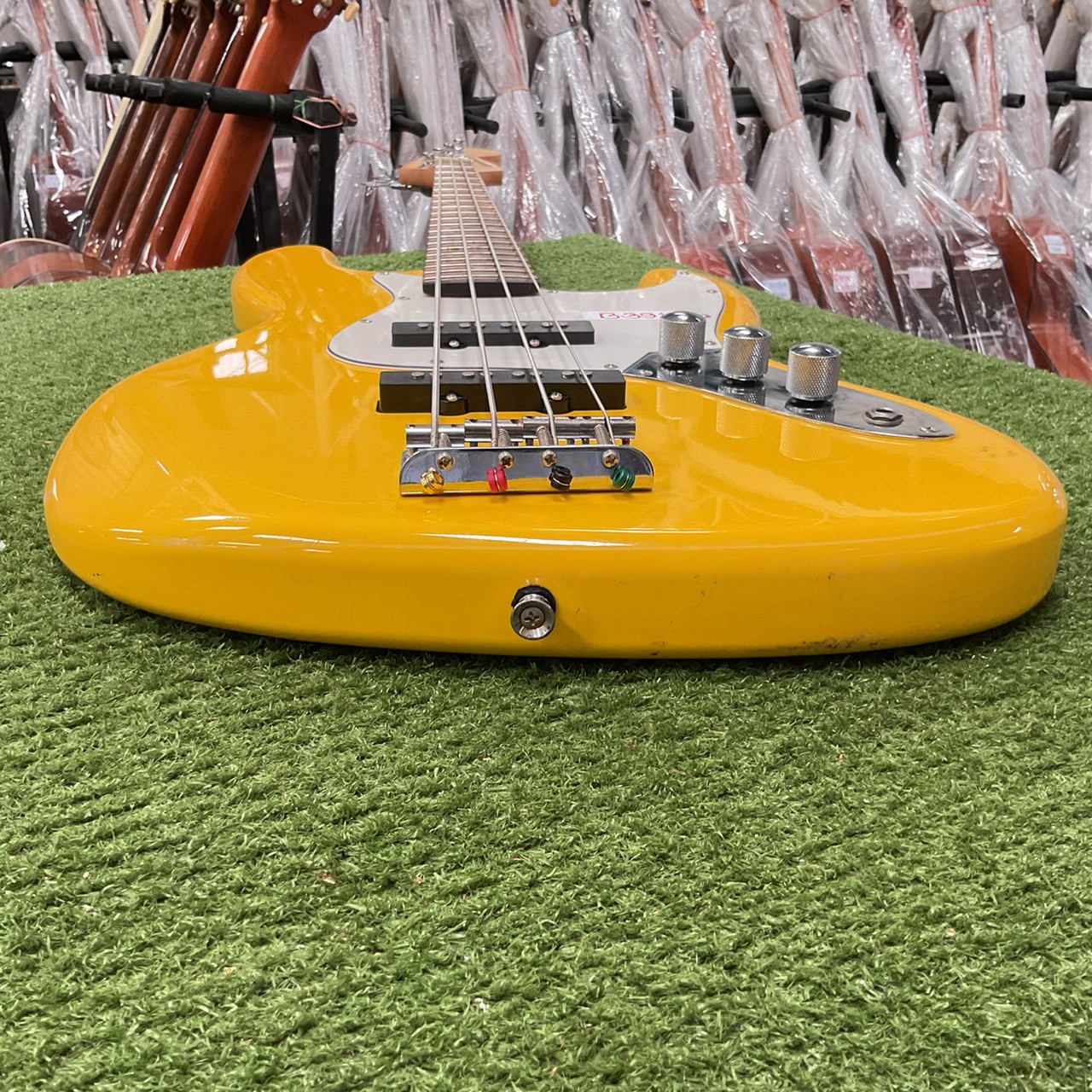 กีต้าร์เบส SELDER