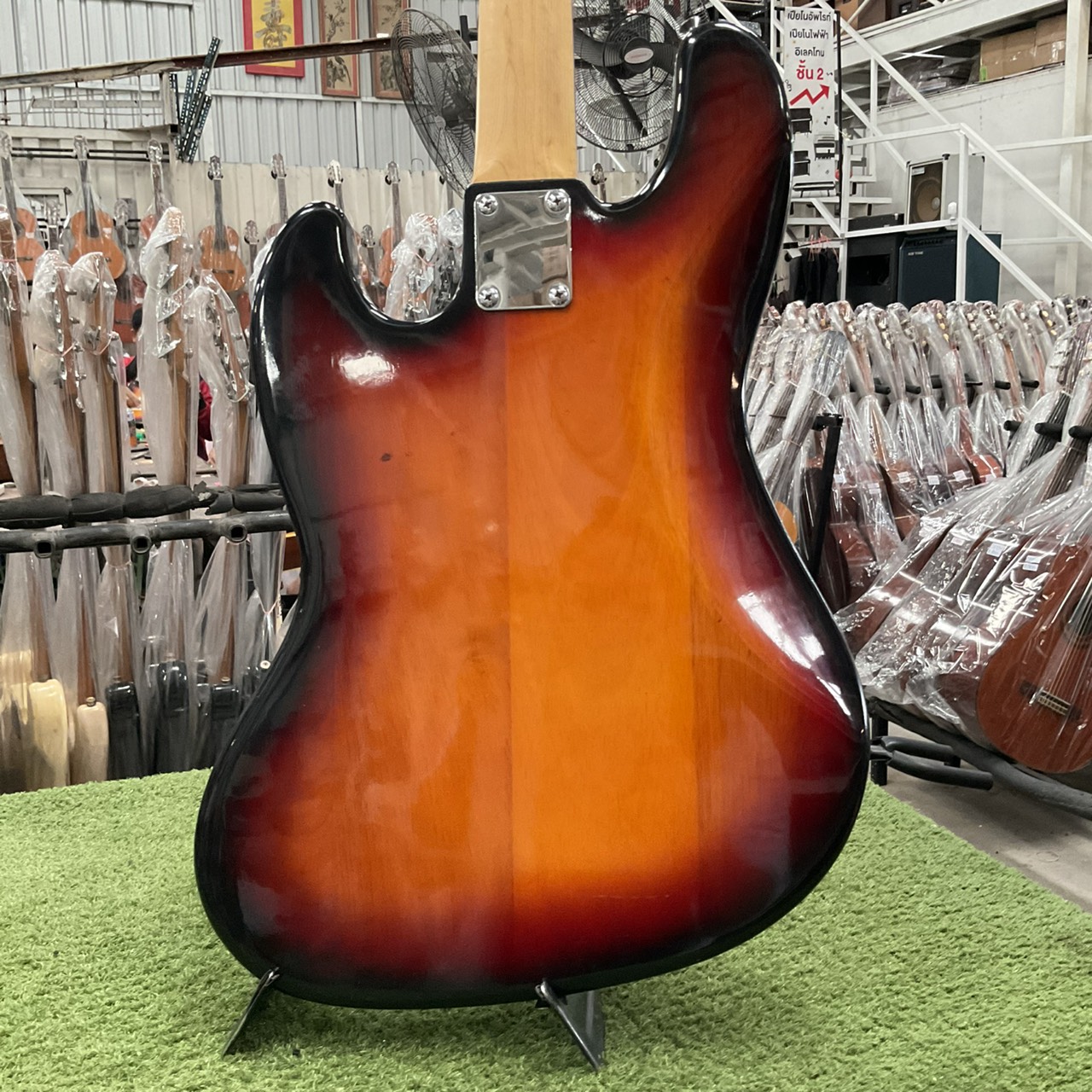 กีต้าร์เบส Mavis