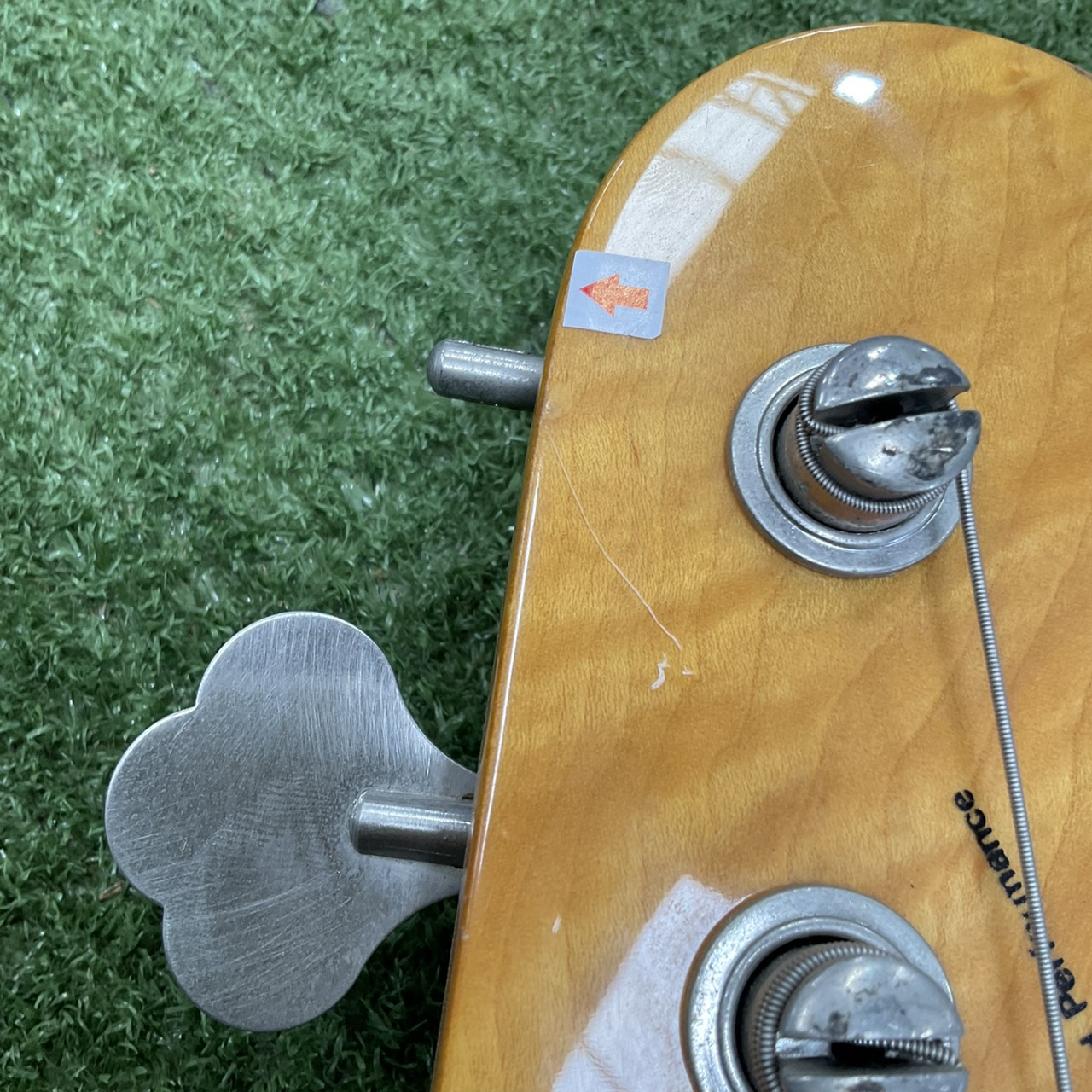 กีต้าร์เบส Legend