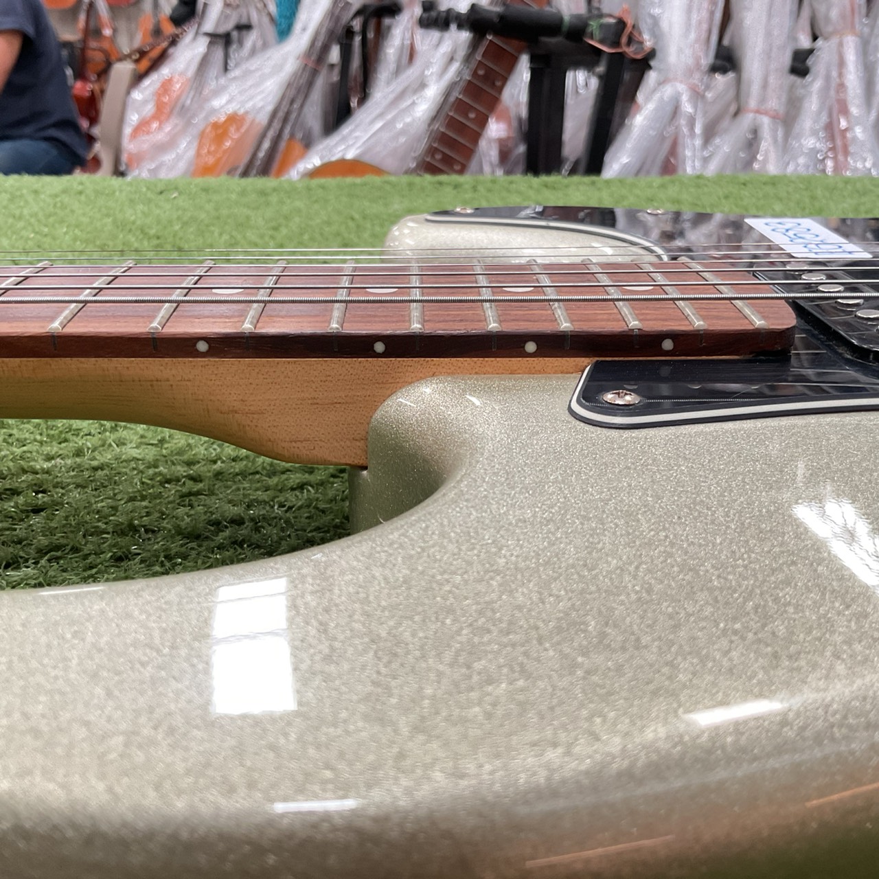 กีต้าร์ไฟฟ้า Mavis