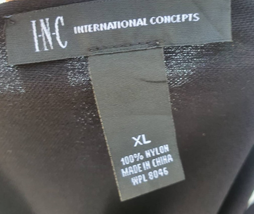 FF05198 เสื้อผ้ามือสอง สีดำลาย แบรนด์ INC อก 38-42 นิ้ว