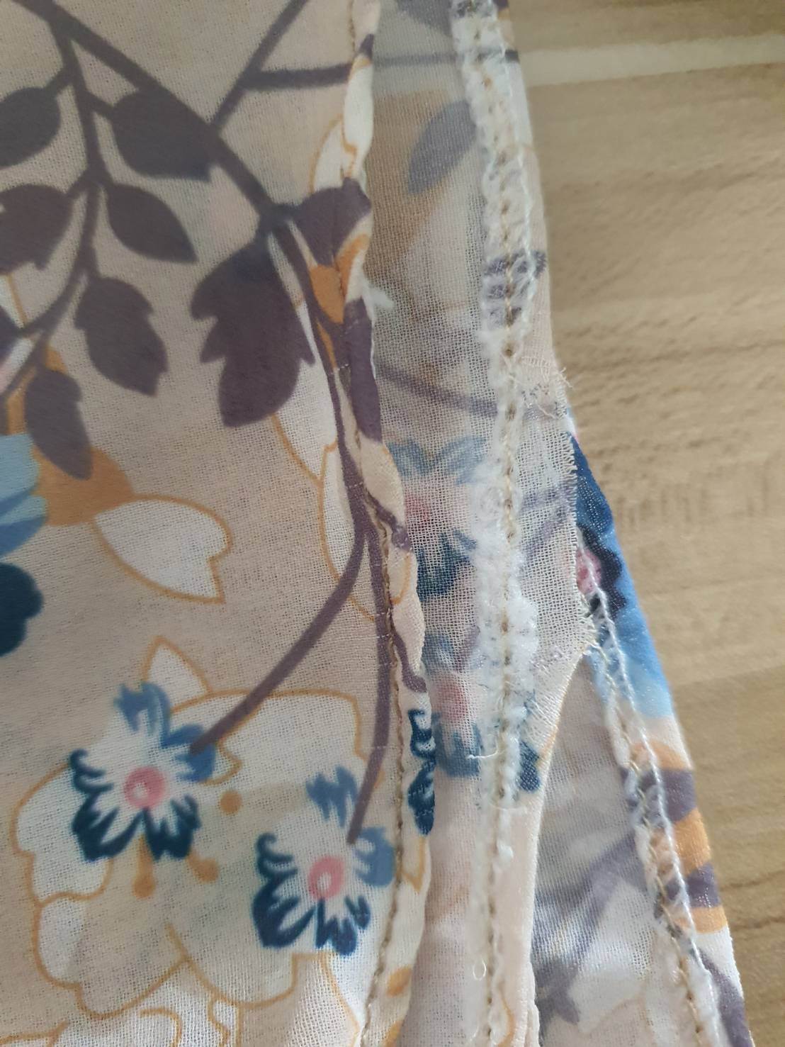 FF06445 เสื้อผ้ามือสอง ลายดอกไม้ สีน้ำตาล อก 38 นิ้ว