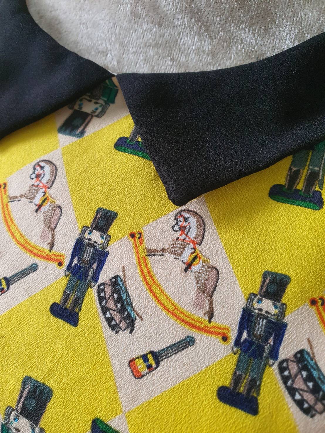 FF06571 เสื้อแฟชั่น มือสอง สีเหลือง อก 34 นิ้ว