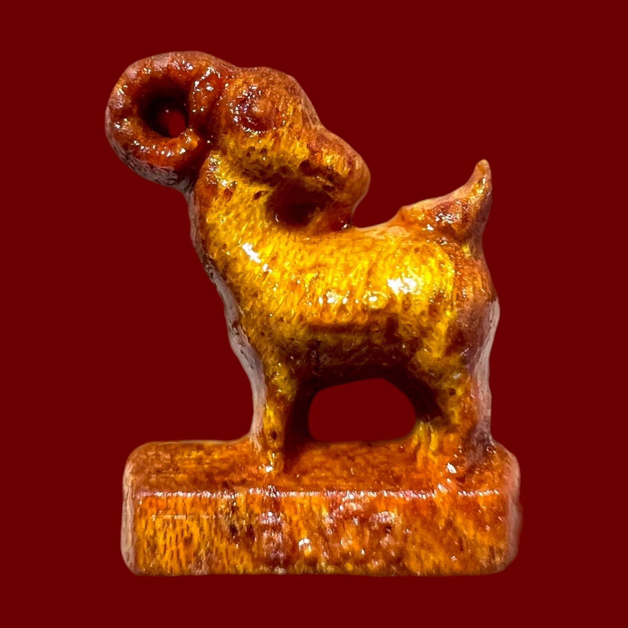 พญาแพะเหลียวหลัง (ไม้ขนุนตายพราย) Backward-Gazing Goat King. (dead-standing jackfruit wood) SKU-04002